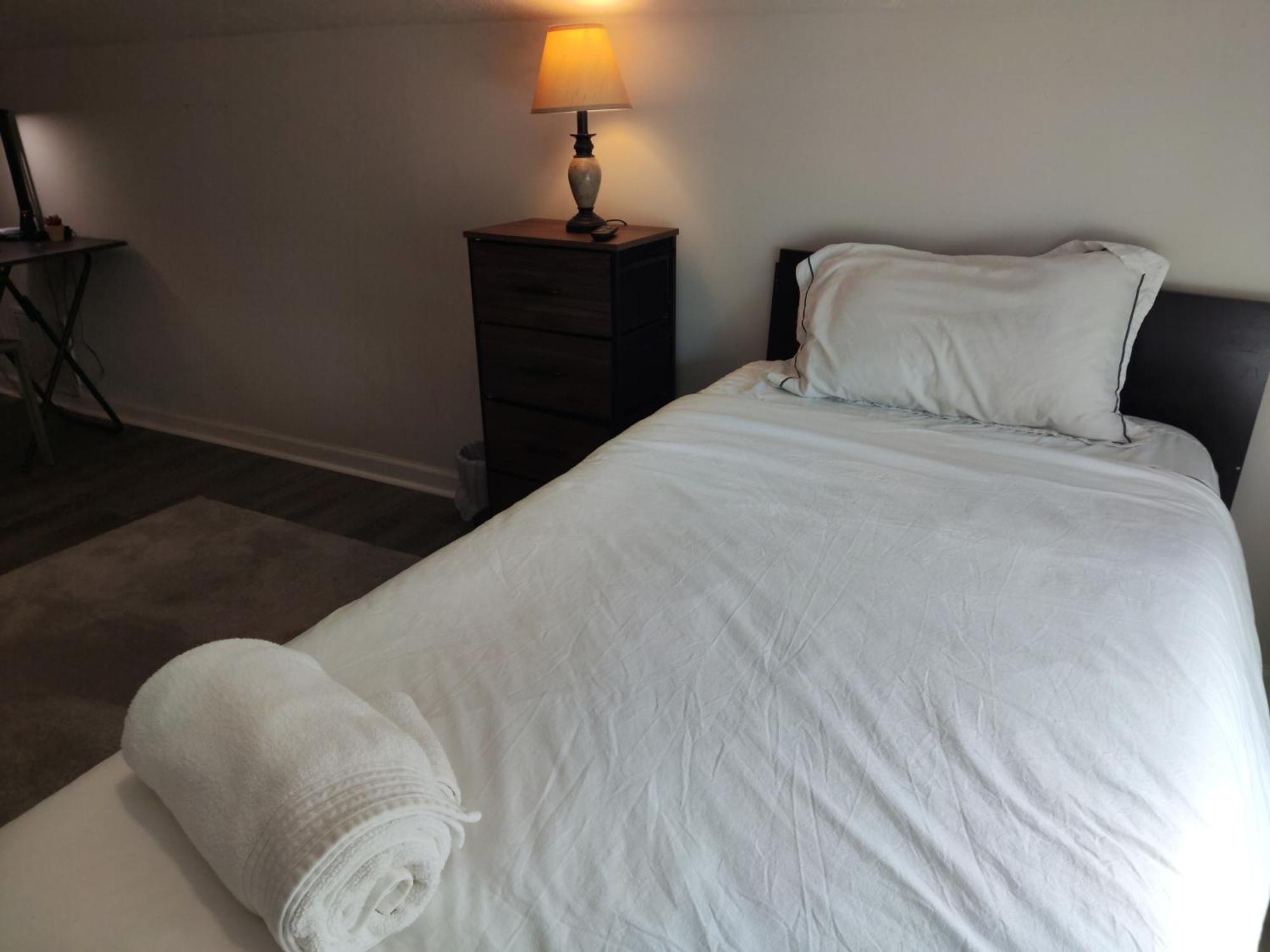 Not In Service Lights Hideaway- 3br Near Downtown Indy