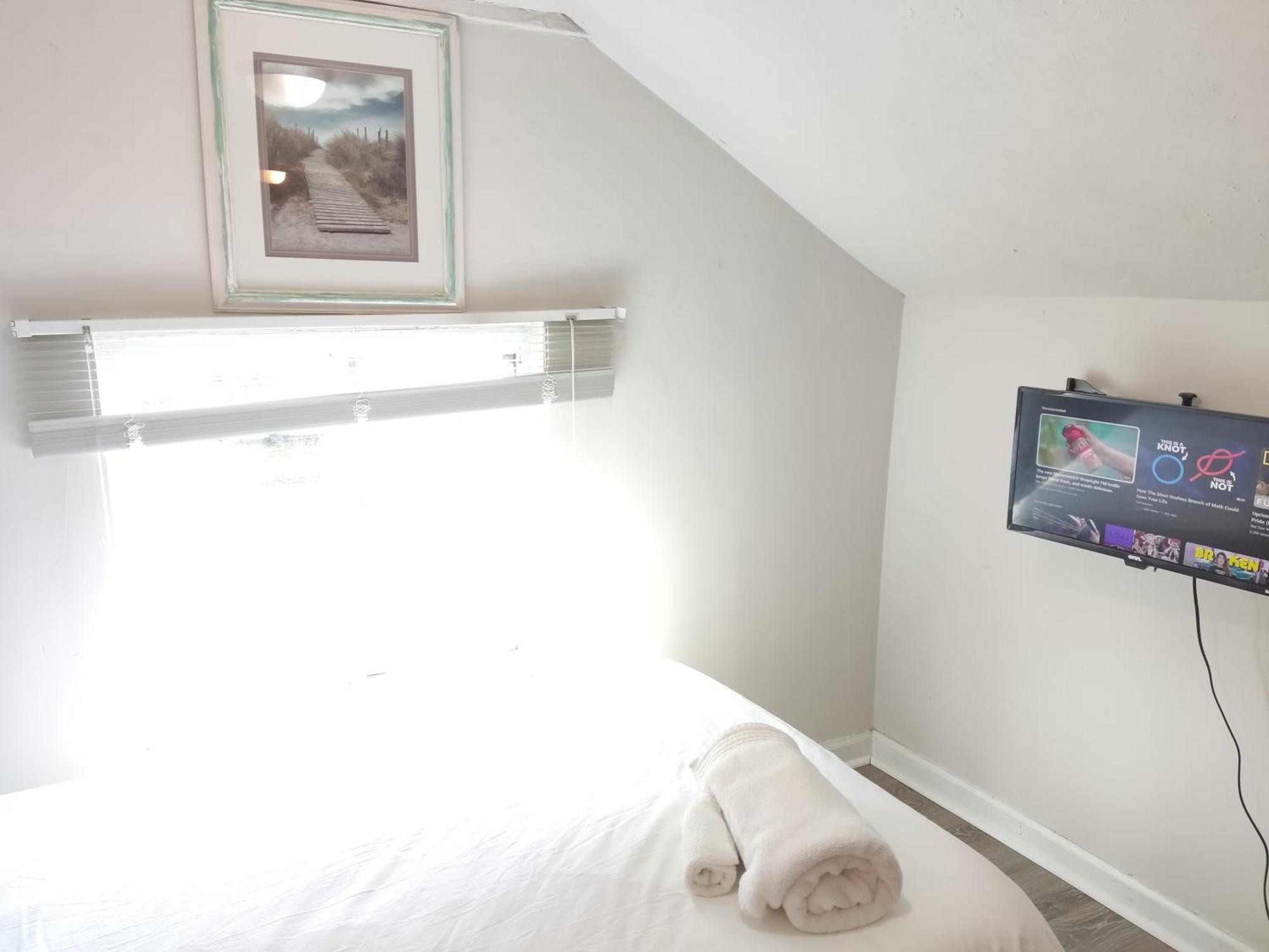Not In Service Lights Hideaway- 3br Near Downtown Indy Inn