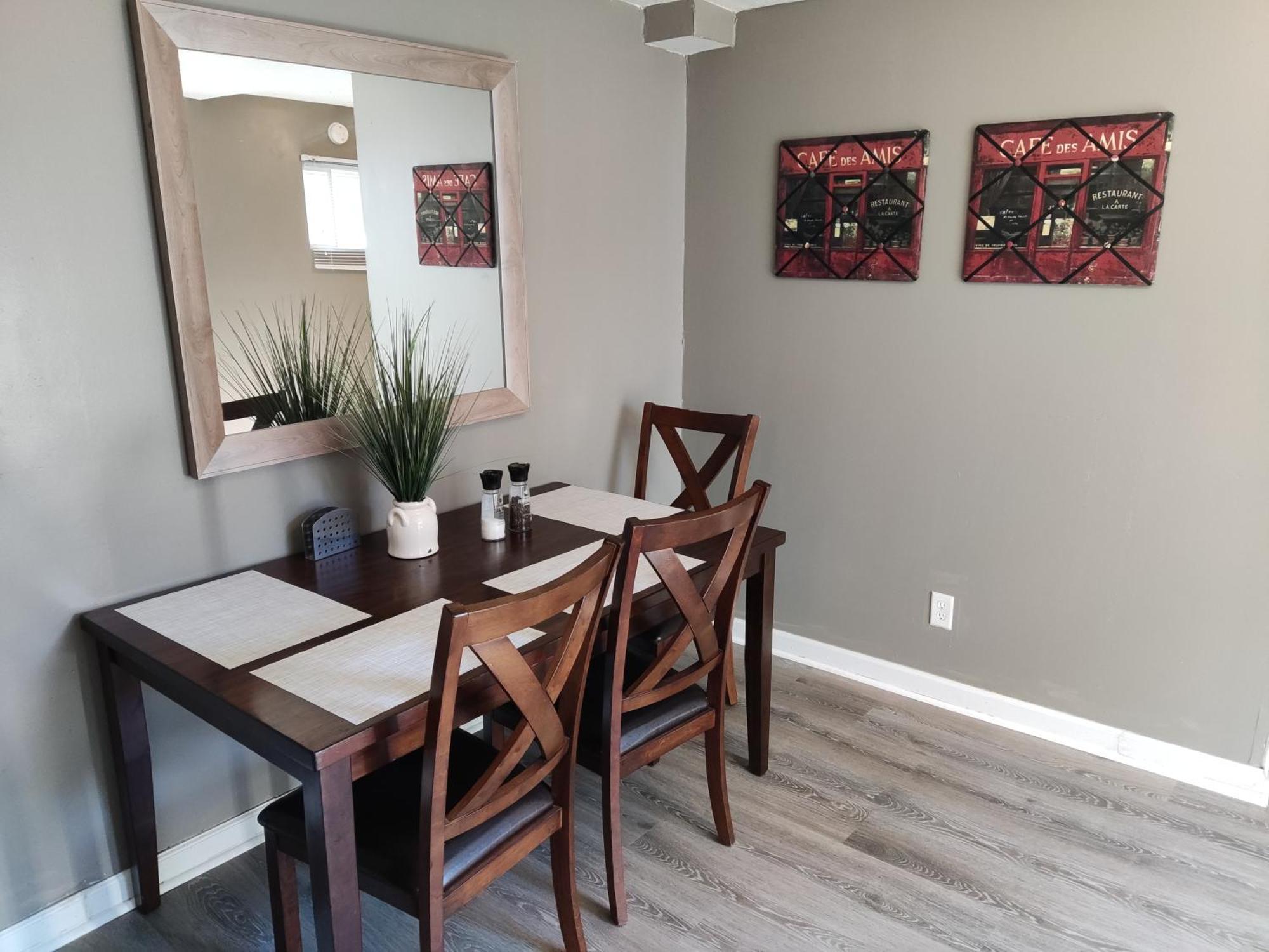Not In Service Lights Hideaway- 3br Near Downtown Indy Inn *