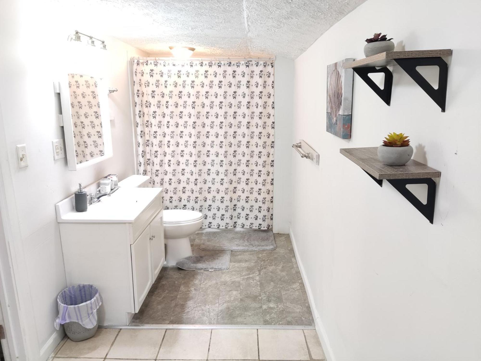 Not In Service Lights Hideaway- 3br Near Downtown Indy