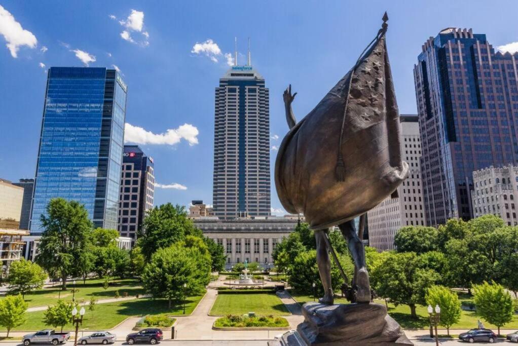 Apartment Free Parking! Downtown Lucas Oil- Conv Center Skywalk#6 *