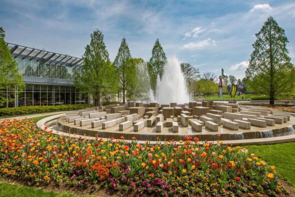 Apartment Free Parking! Downtown Lucas Oil- Conv Center Skywalk#6 *