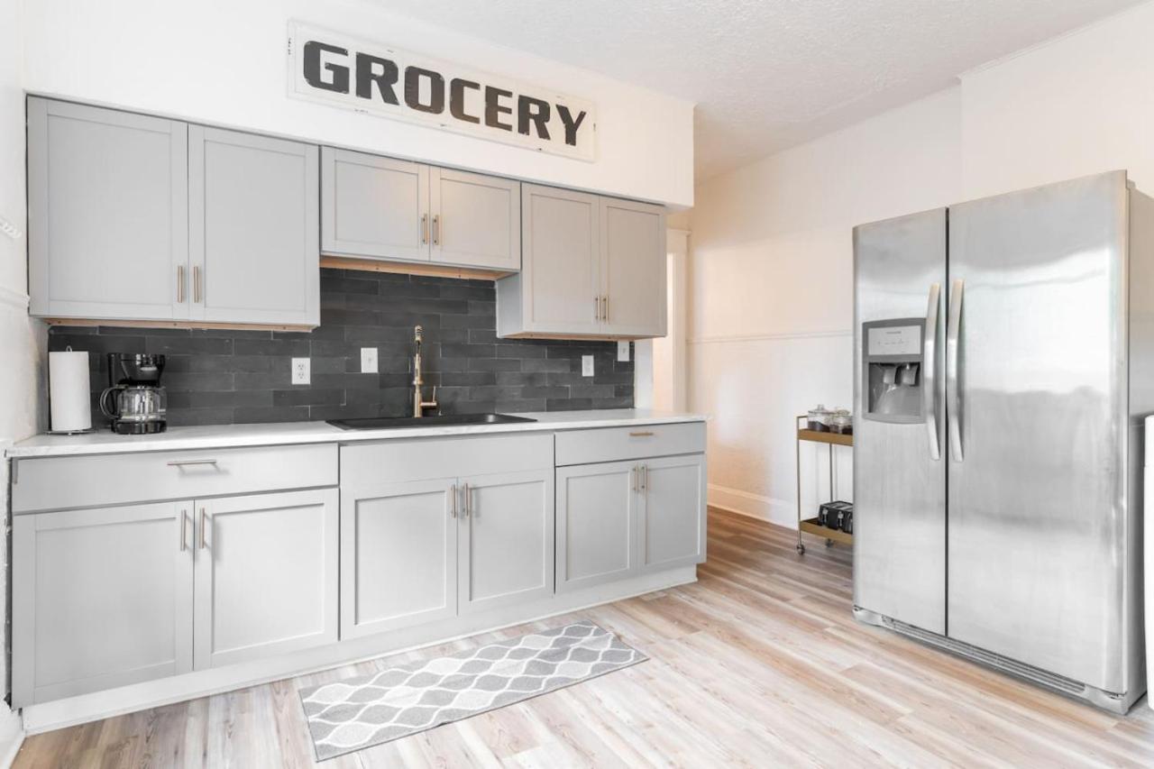 6 Bedroom Duplex Sleeps 14 Close To Lucas Downtown Holiday home