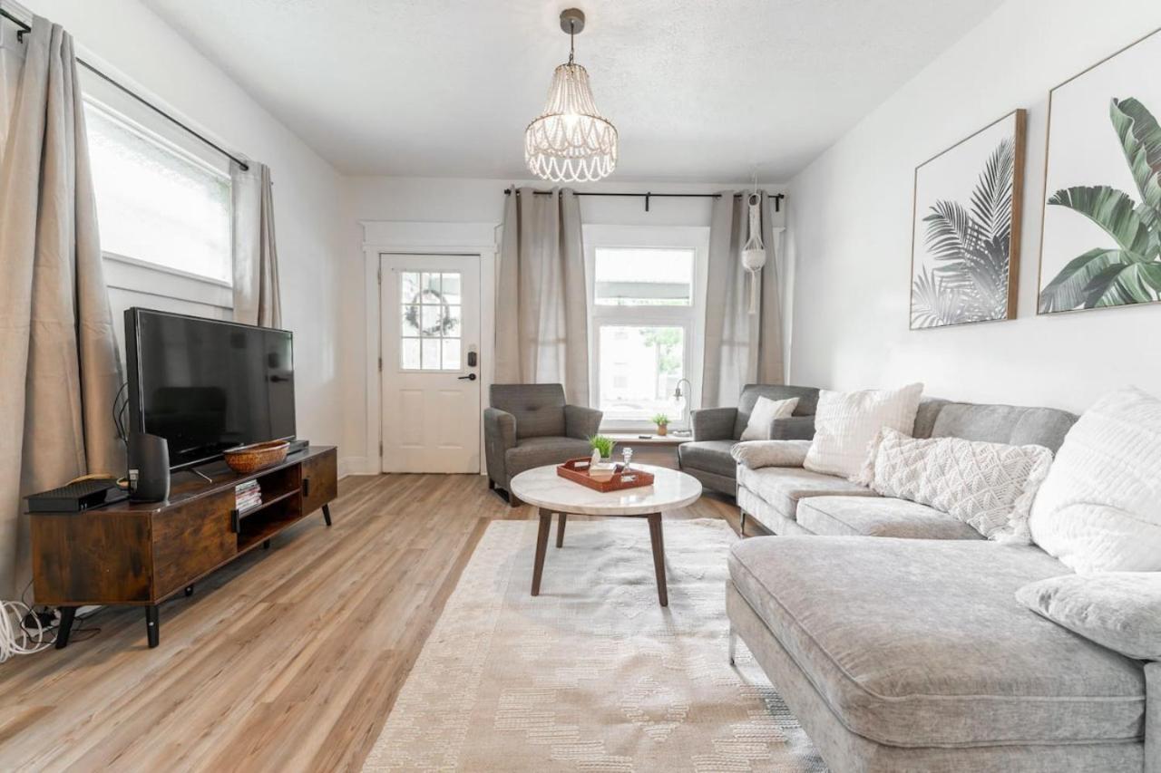 Holiday home 6 Bedroom Duplex Sleeps 14 Close To Lucas Downtown