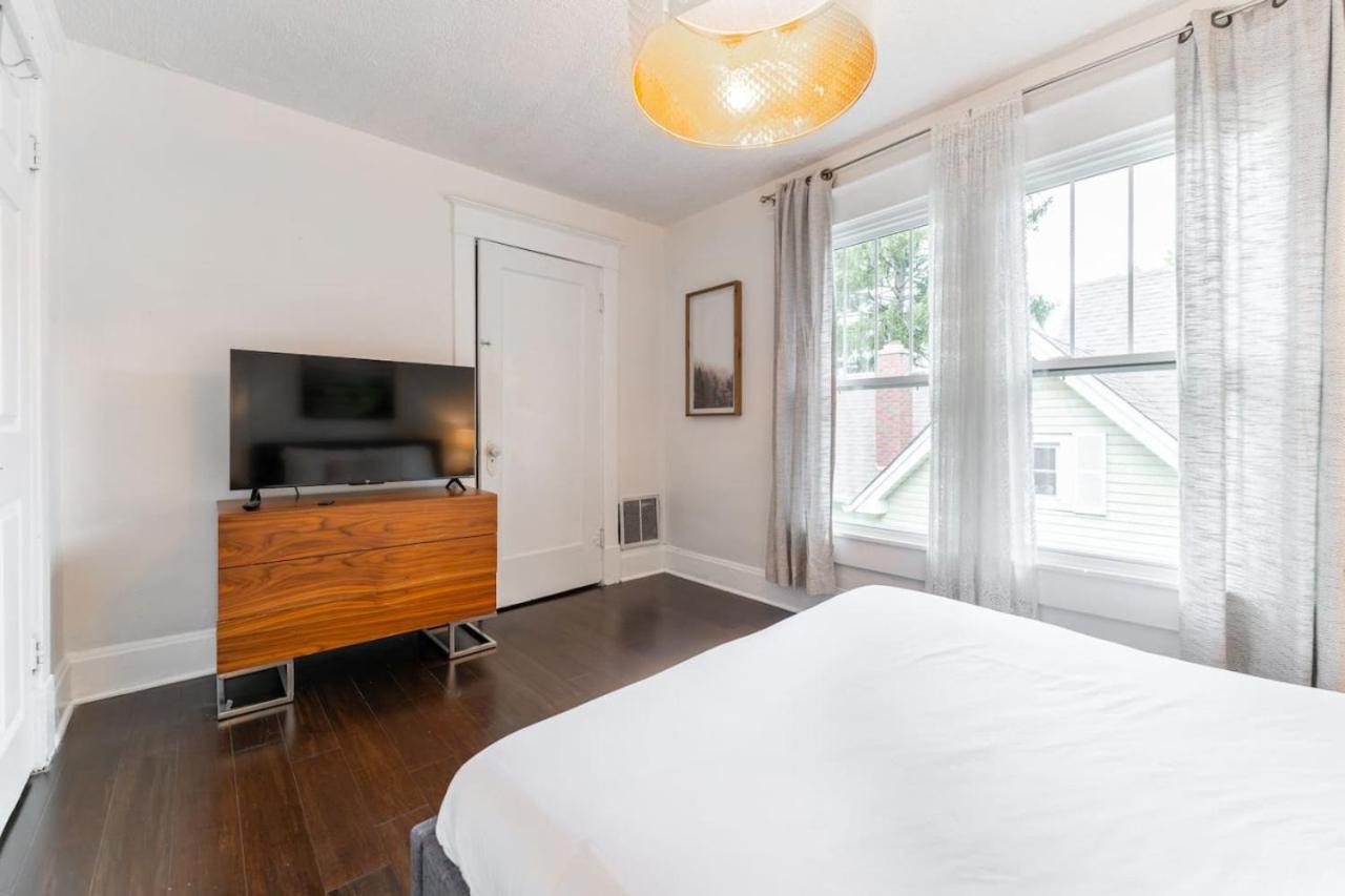 Holiday home 6 Bedroom Duplex Sleeps 14 Close To Lucas Downtown *