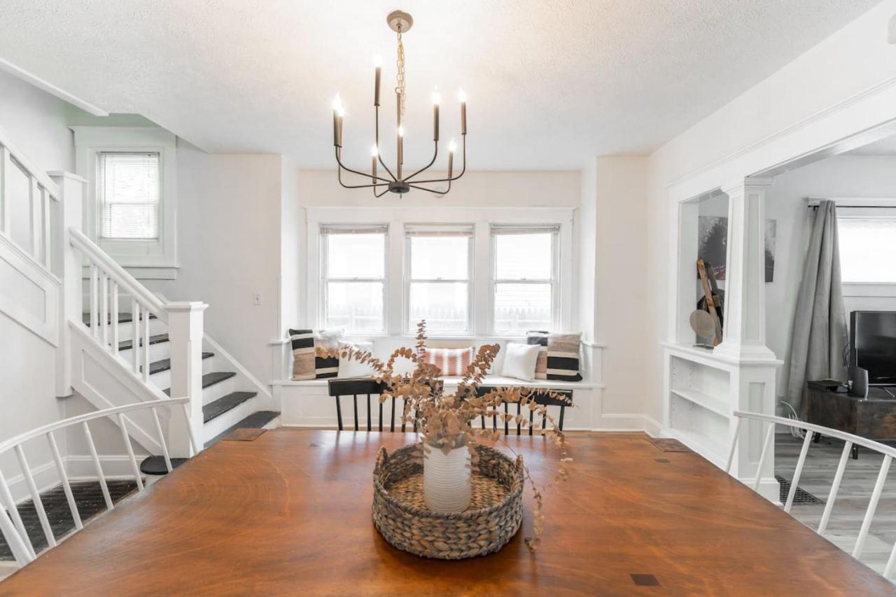 6 Bedroom Duplex Sleeps 14 Close To Lucas Downtown * Indianapolis