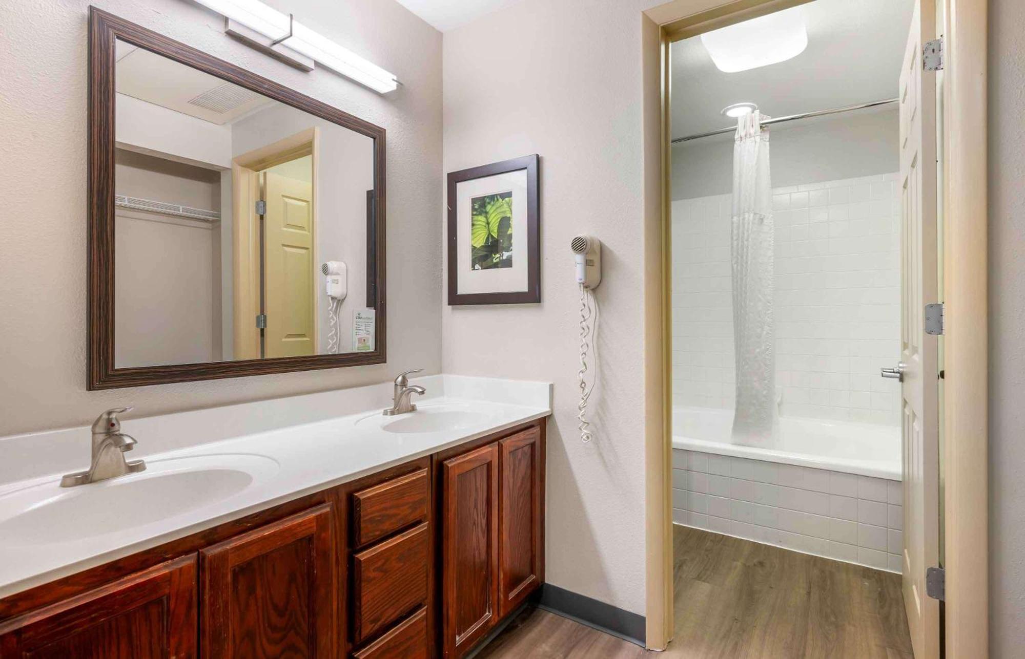 Hotel Extended America - - Airport - W Southern Ave 2*
