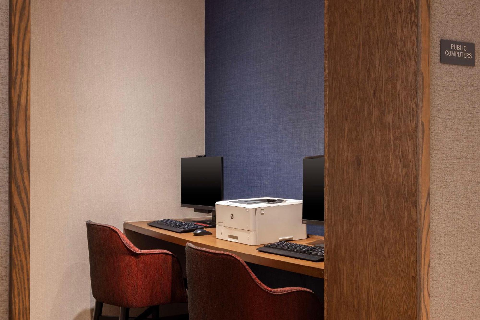 Hyatt Place Airport Hotel 3*