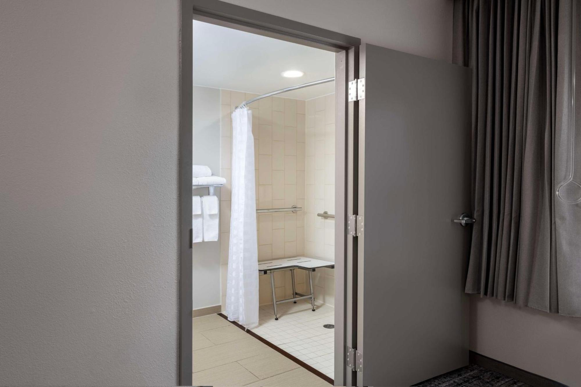 Hyatt Place Airport Hotel