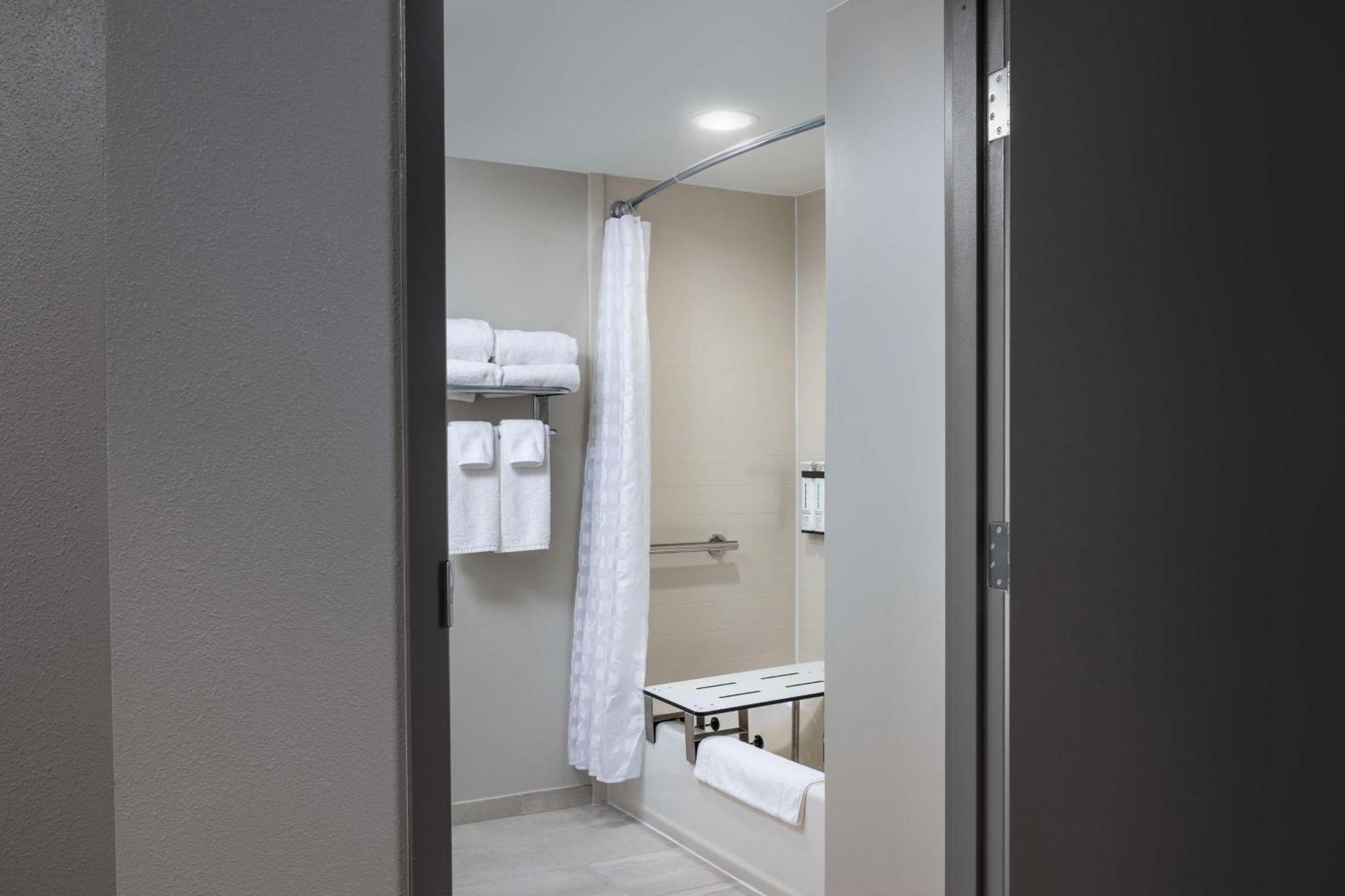 Hyatt Place Airport 3*