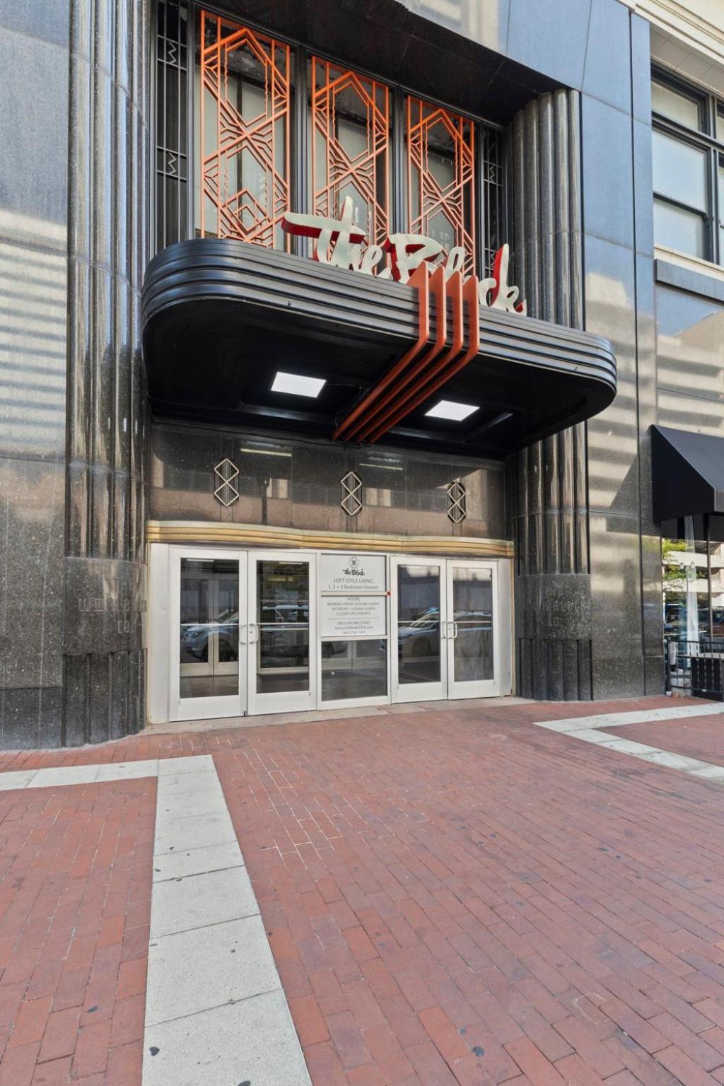Apartment Downtown Retreat Skywalk To Mall & Near Stadium *