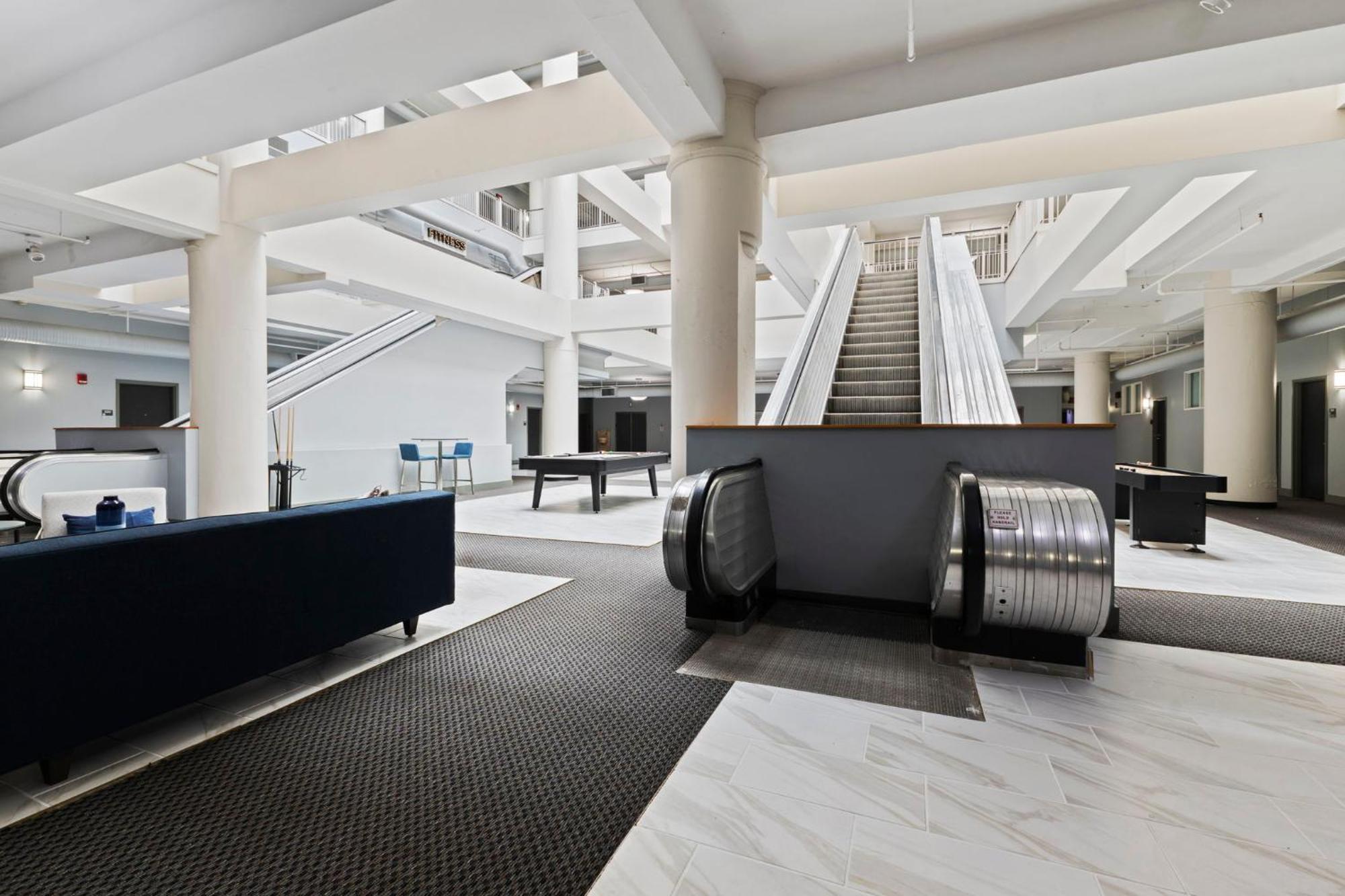 Apartment Downtown Retreat Skywalk To Mall & Near Stadium