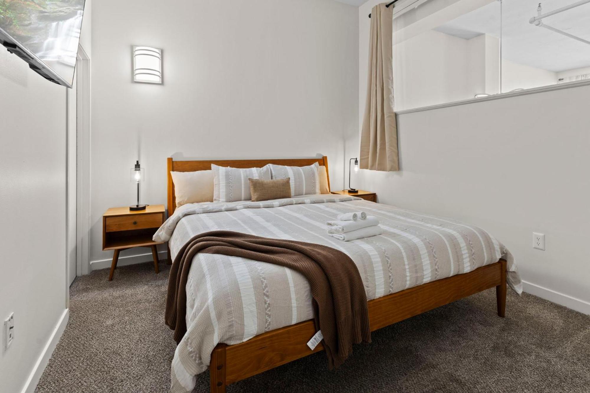 Downtown Retreat Skywalk To Mall & Near Stadium *