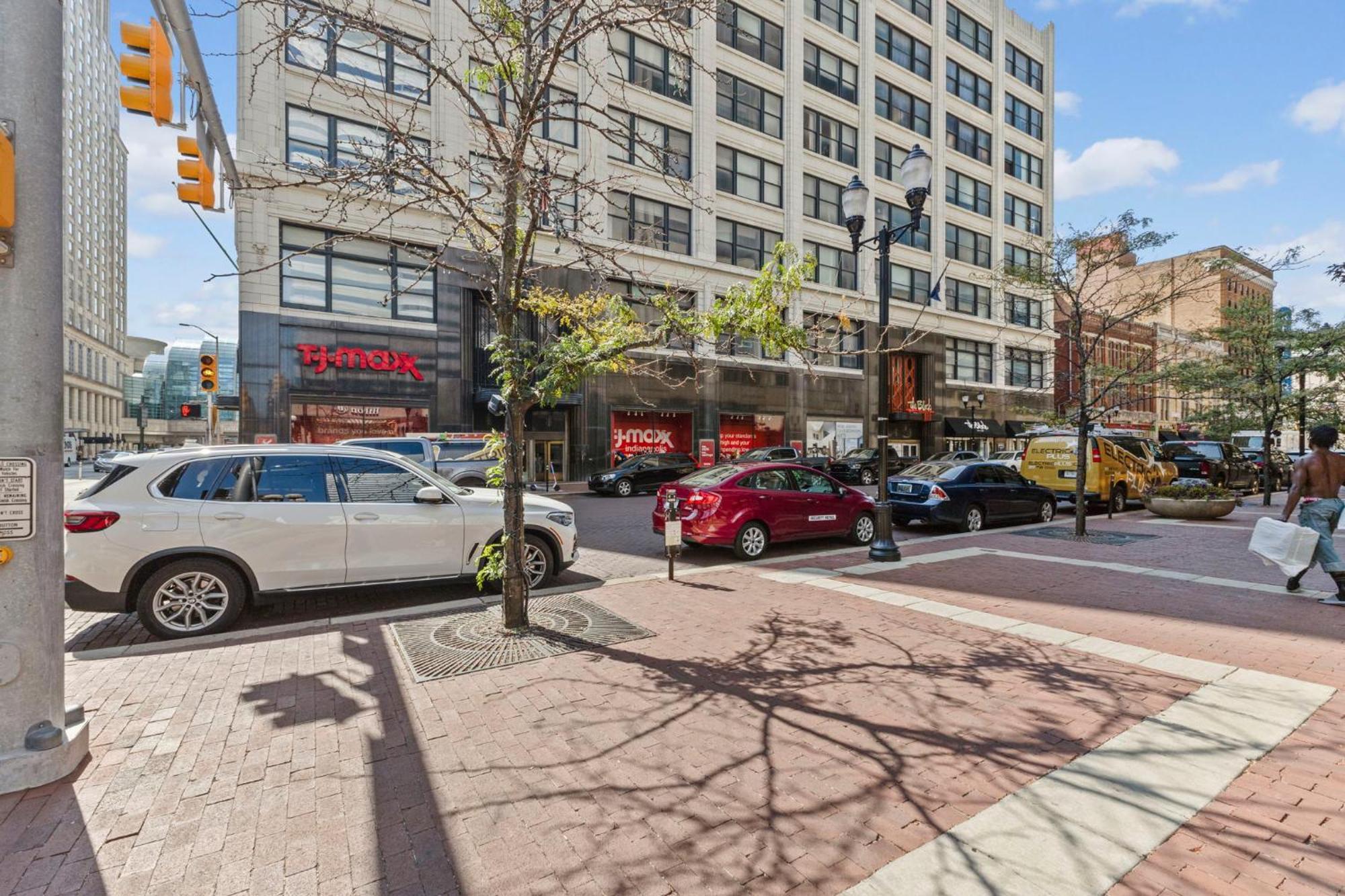 Downtown Retreat Skywalk To Mall & Near Stadium Apartment