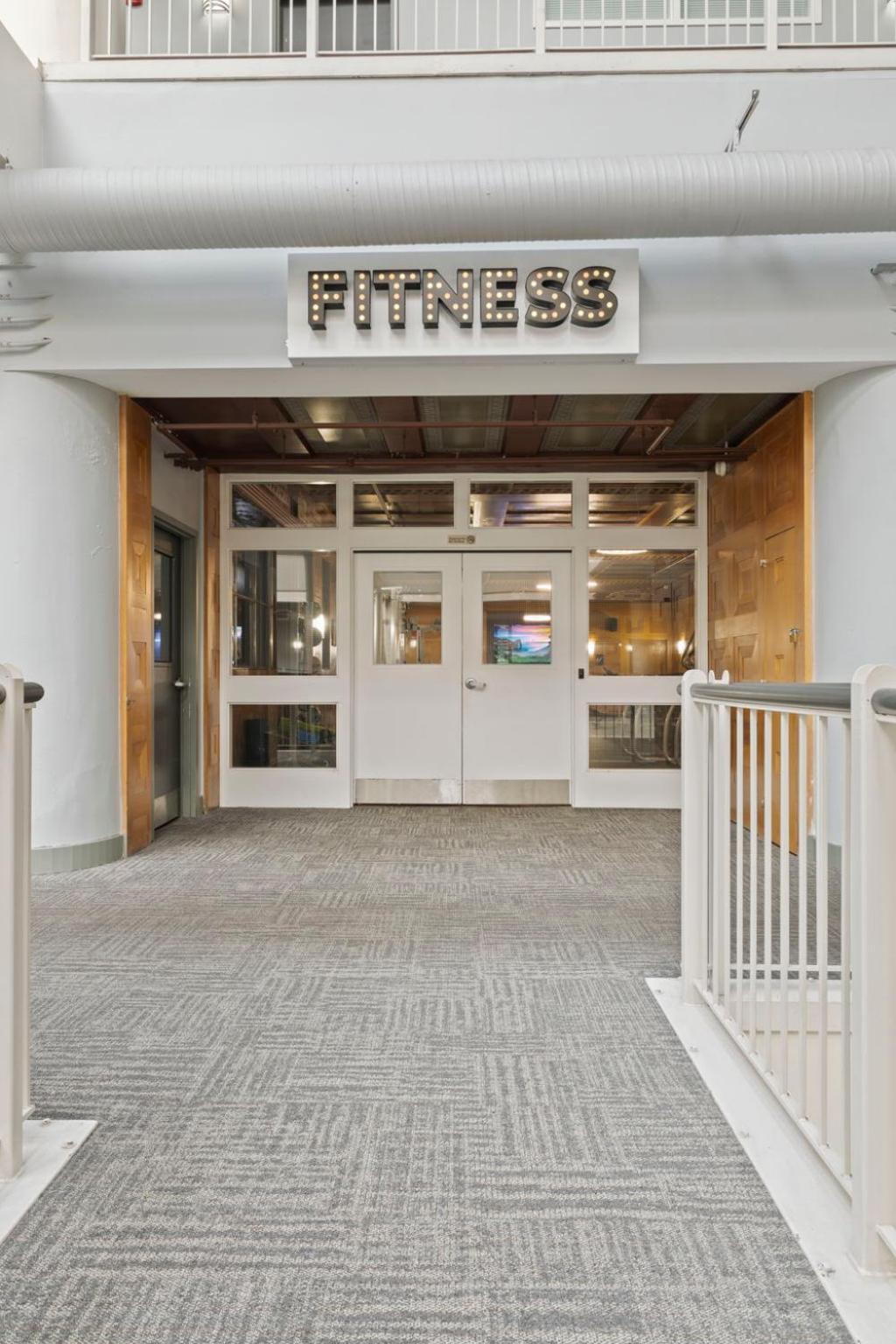 Downtown Retreat Skywalk To Mall & Near Stadium Apartment *