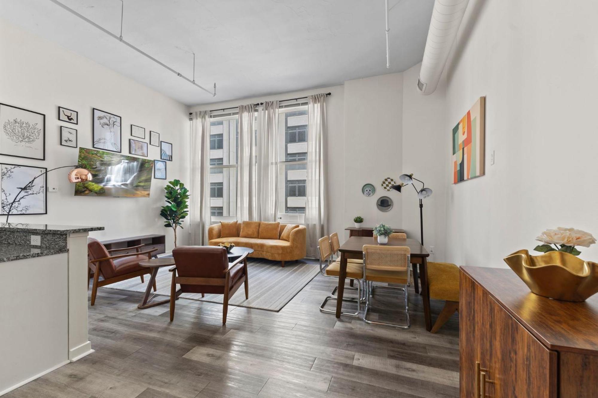 Downtown Retreat Skywalk To Mall & Near Stadium *