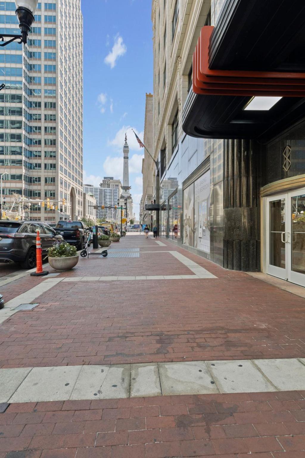 Downtown Retreat Skywalk To Mall & Near Stadium Apartment *