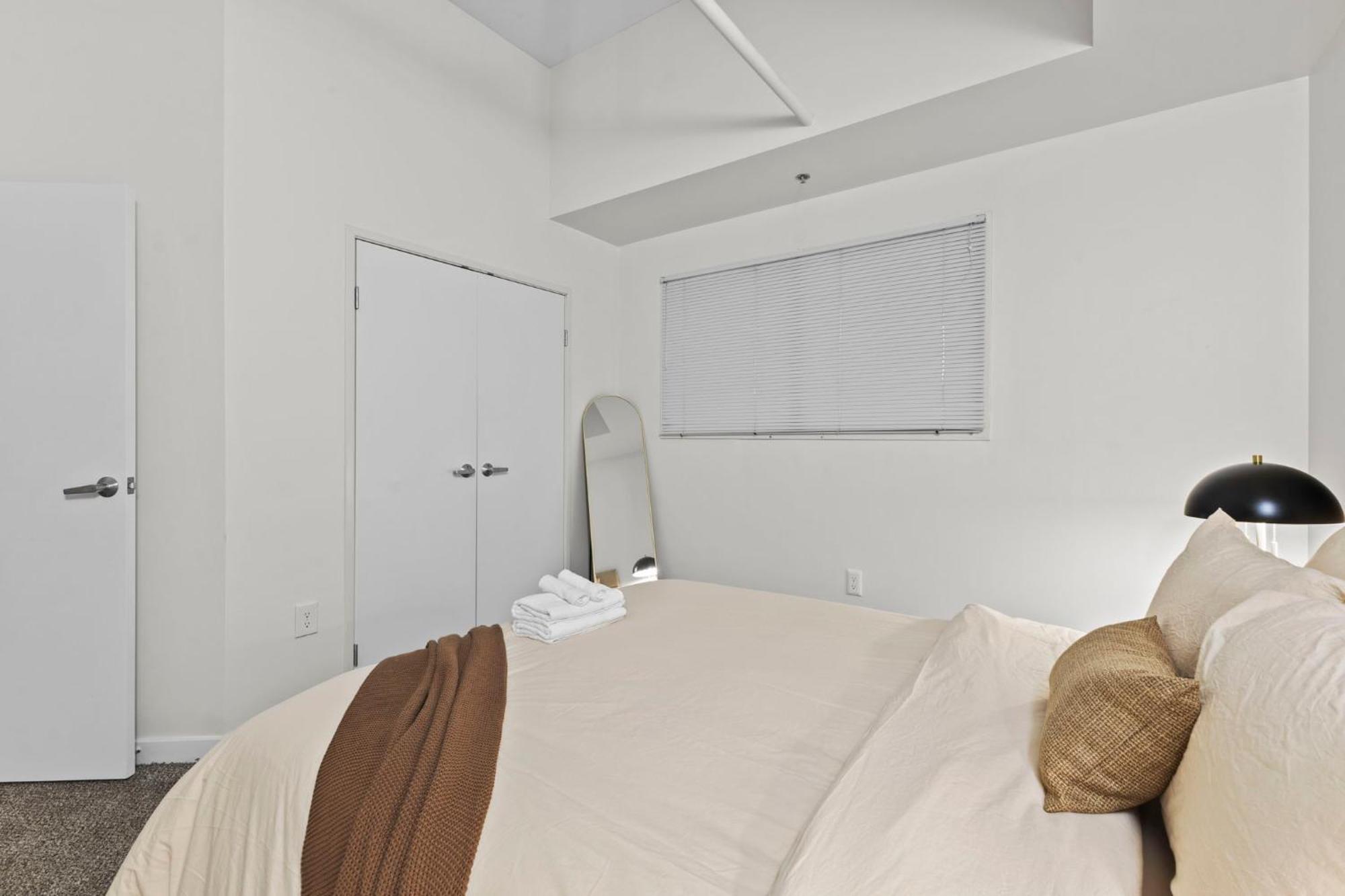 Downtown Retreat Skywalk To Mall & Near Stadium *