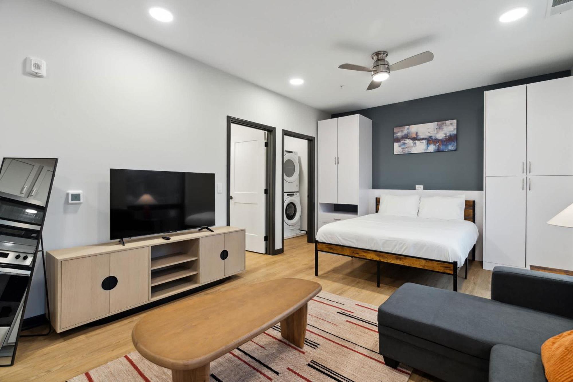 Cozysuites Mass With Parking Lounge & Roof Deck #24 * Indianapolis