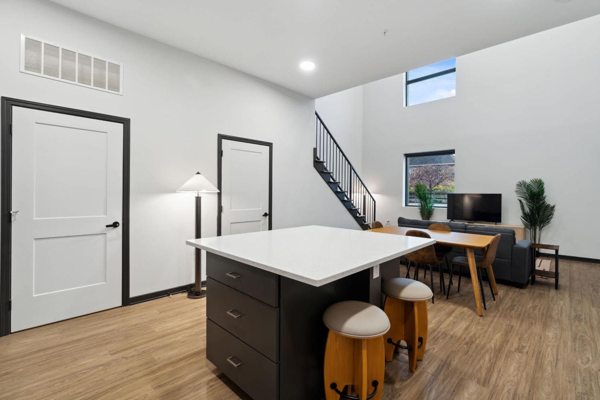 Cozysuites Mass With Parking Lounge & Roof Deck #23 Apartment Indianapolis