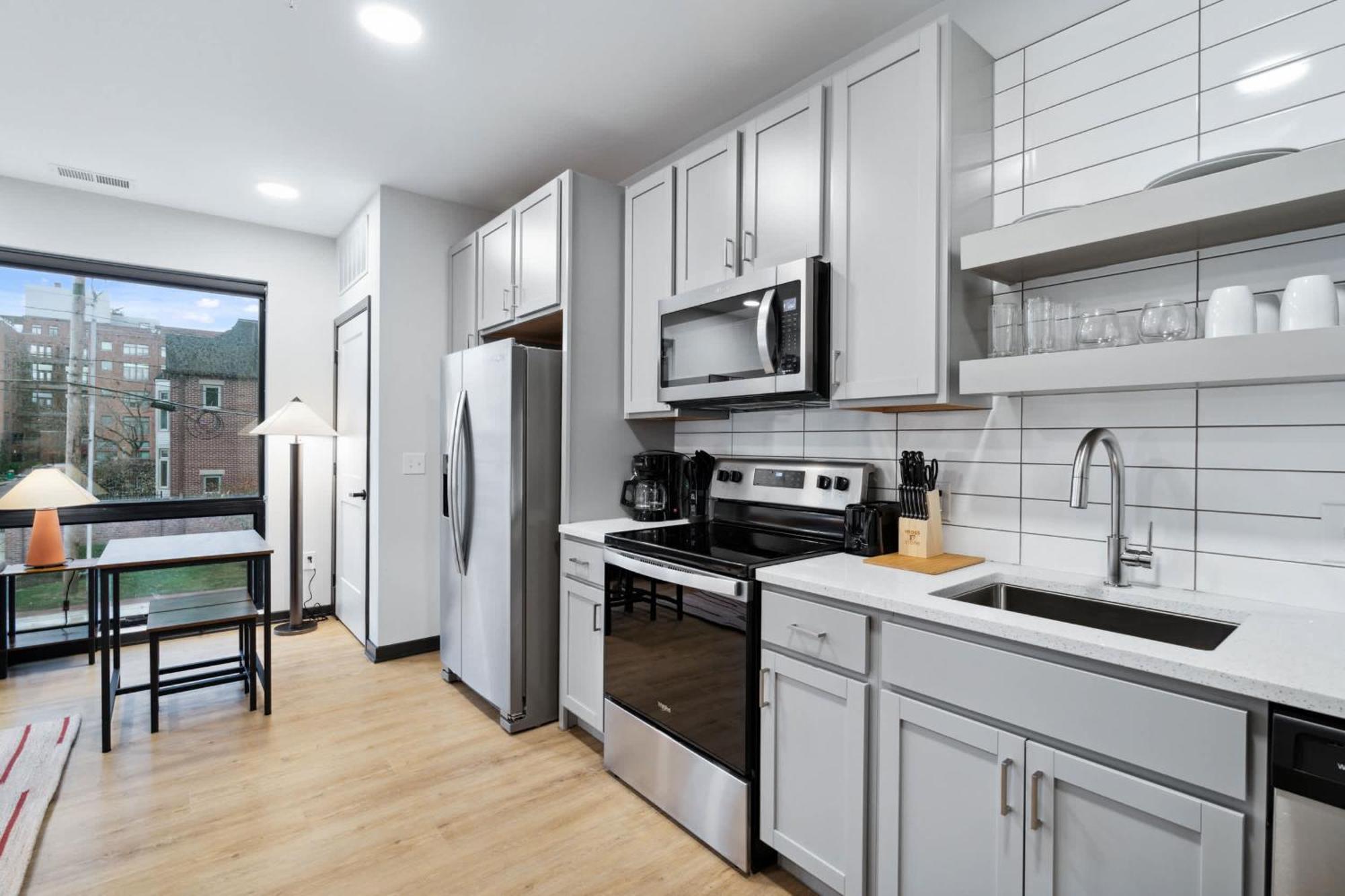Cozysuites Mass With Parking Lounge & Roof Deck #24 Apartment Indianapolis