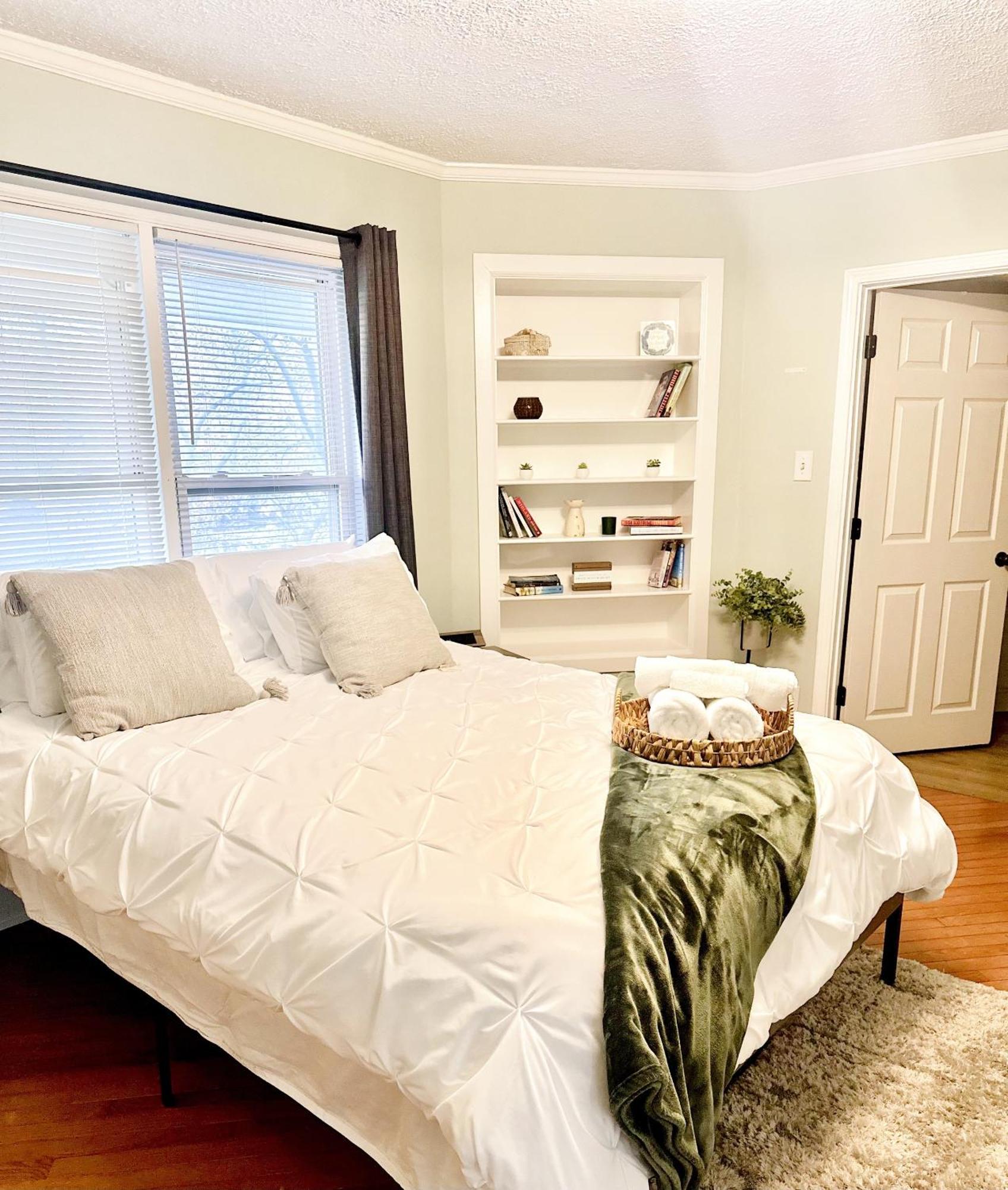 Bed & Breakfast Speedway Legacy 2*
