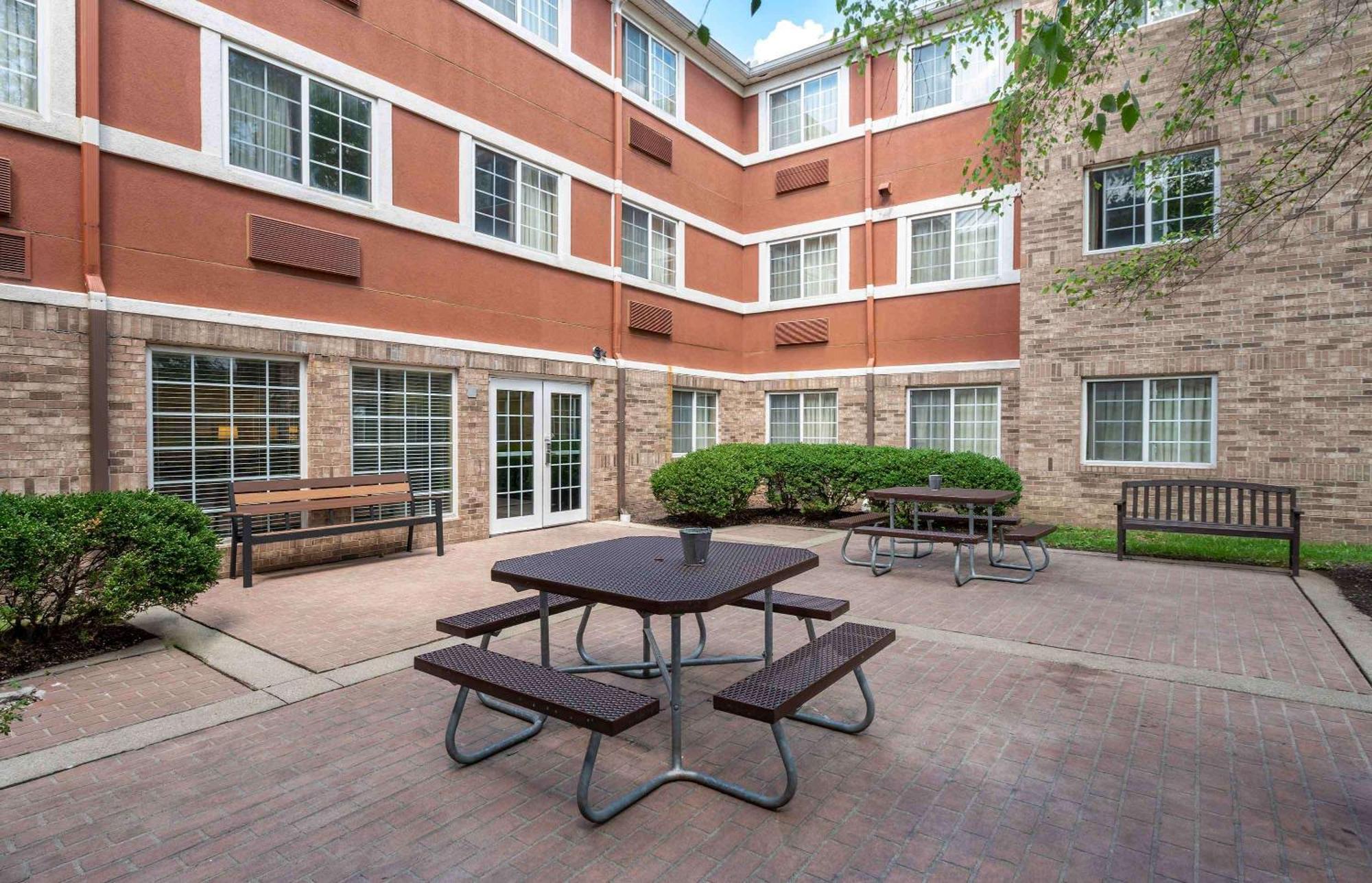 Hotel Extended America - - West 86th St