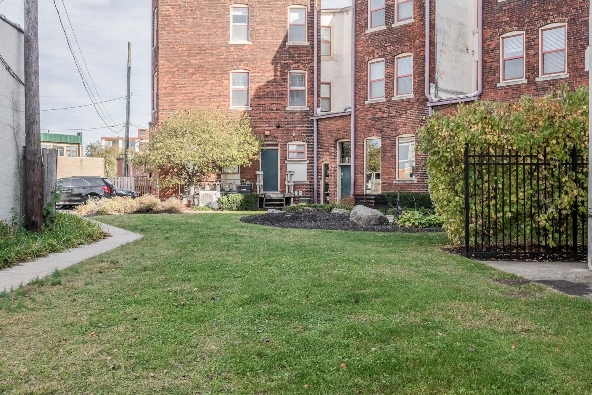 Corner View Close To Gainsbridge And Lucas Oil Apartment Indianapolis