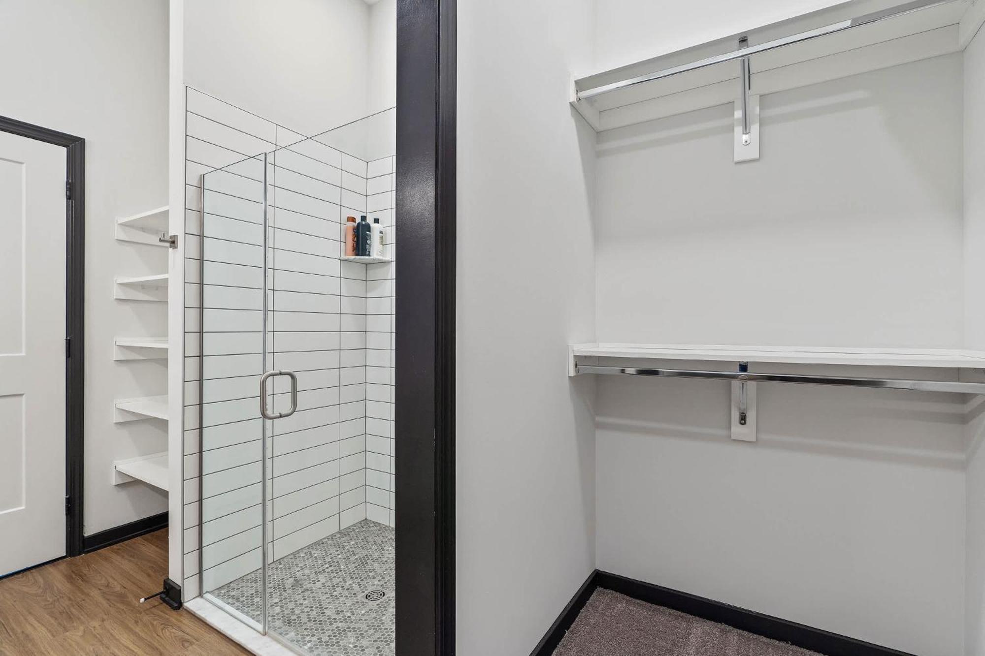 Cozysuites Mass With Parking Lounge & Roof Deck #23 * Indianapolis