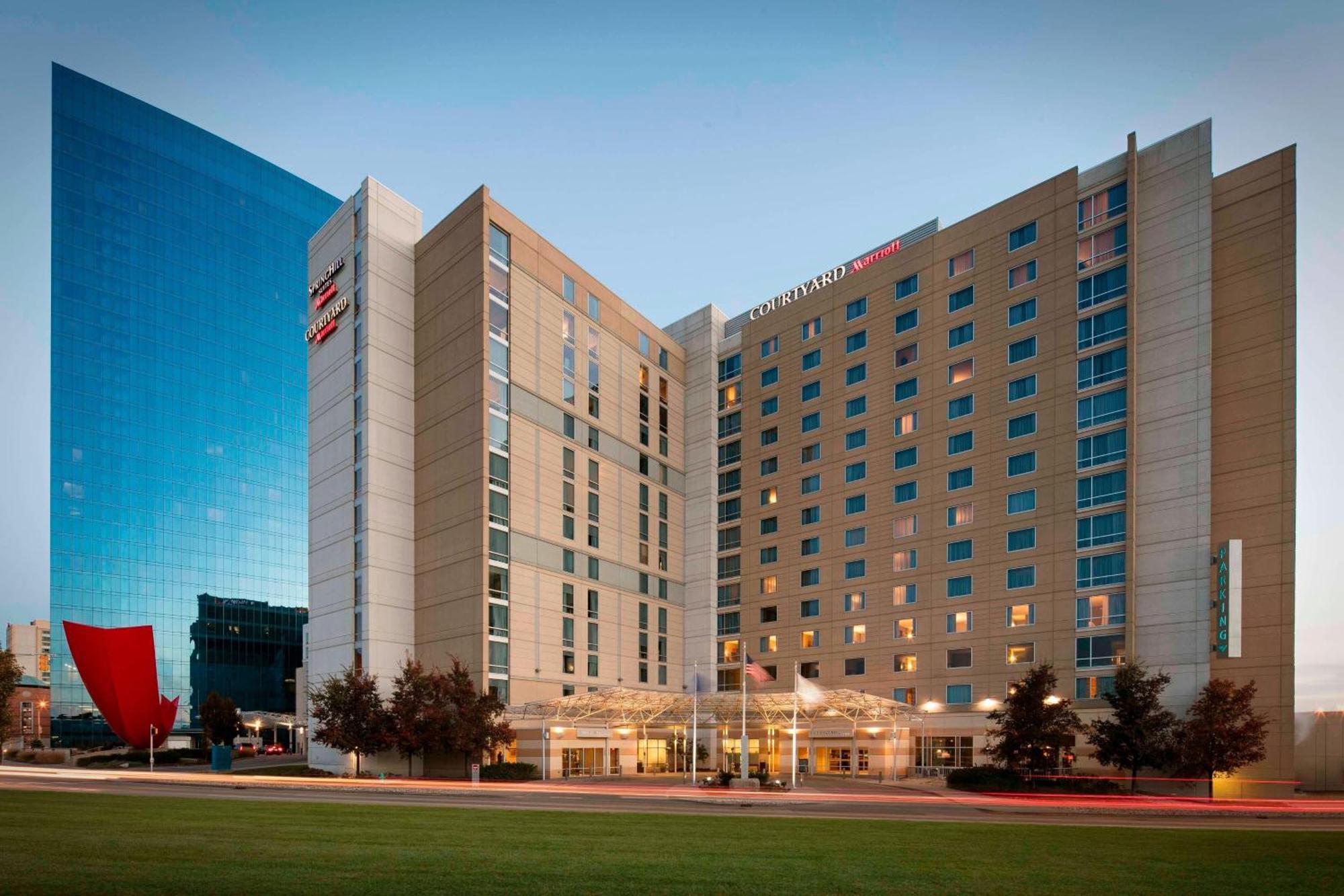 Courtyard Downtown Hotel