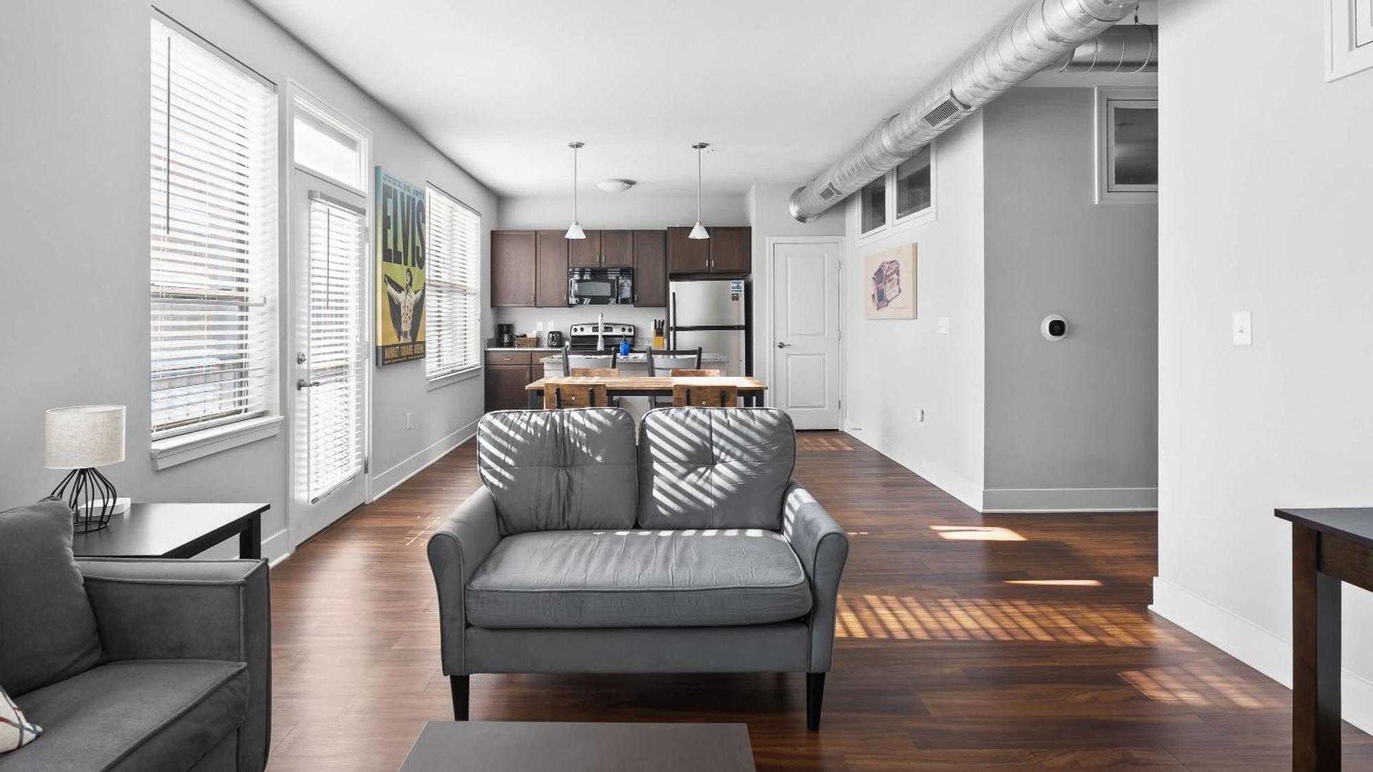 Vibrant 2br Corner And Free Parking At Cityway Indianapolis