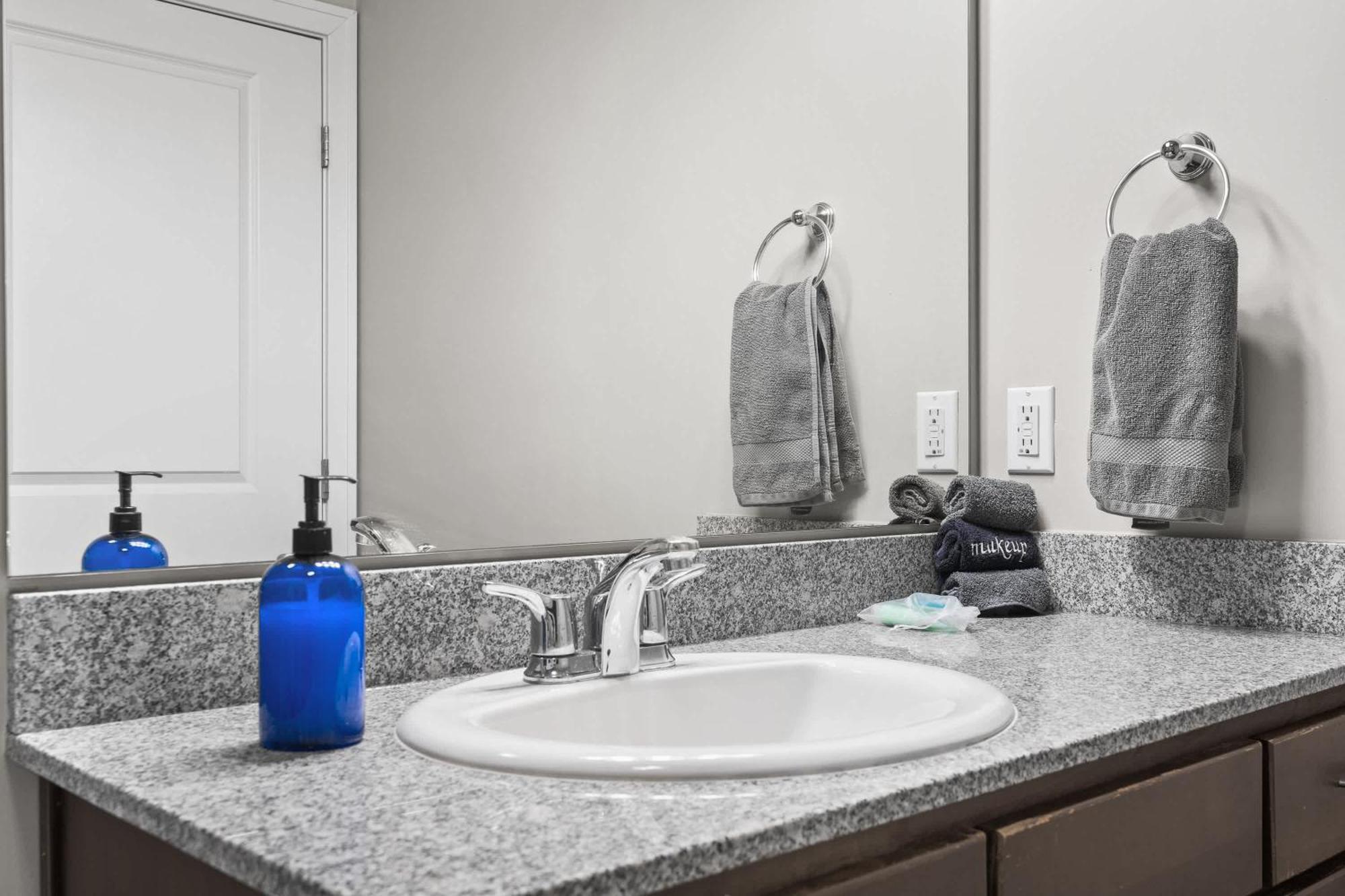 Vibrant 2br Corner And Free Parking At Cityway