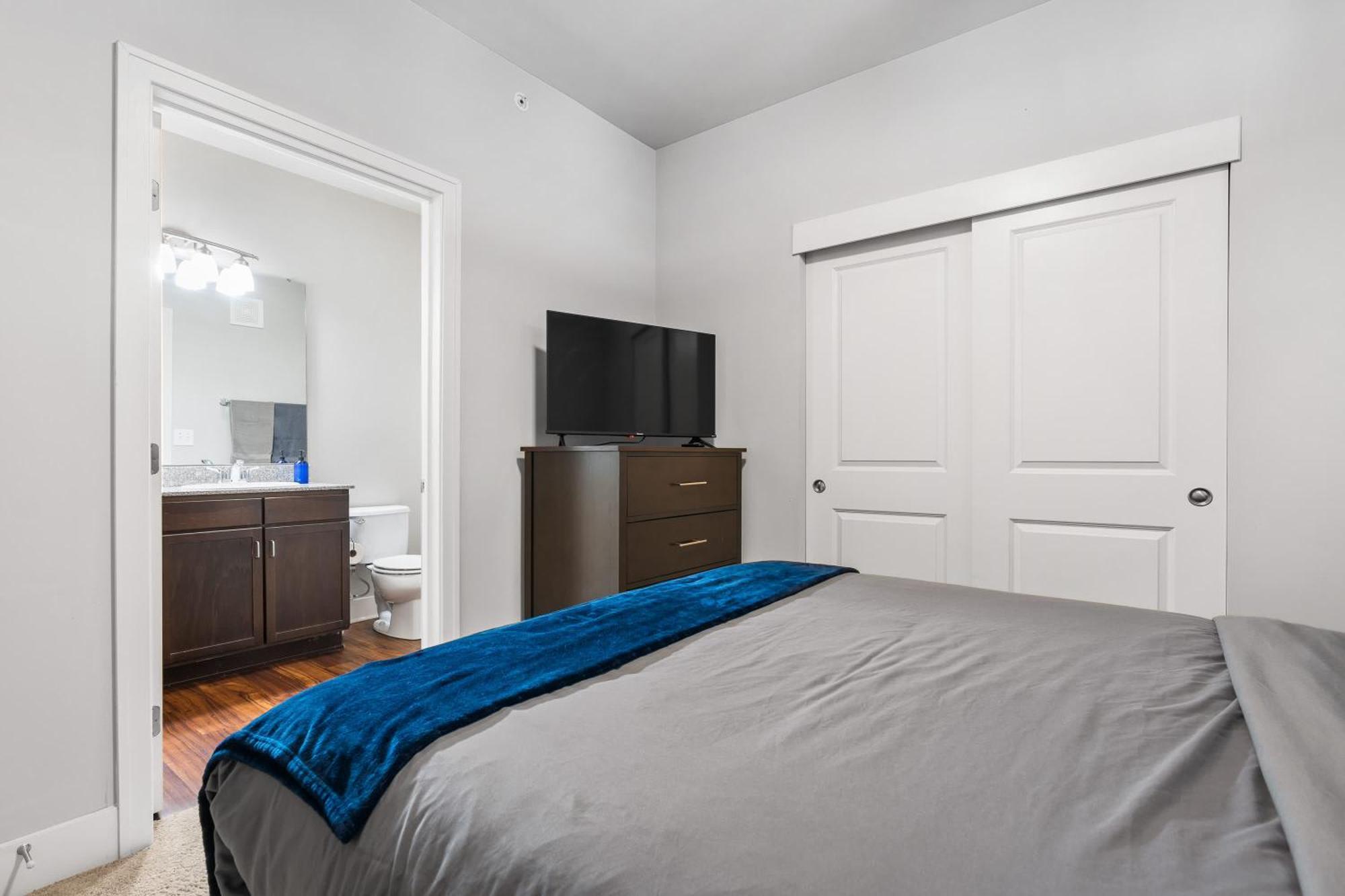 Apartment Vibrant 2br Corner And Free Parking At Cityway *