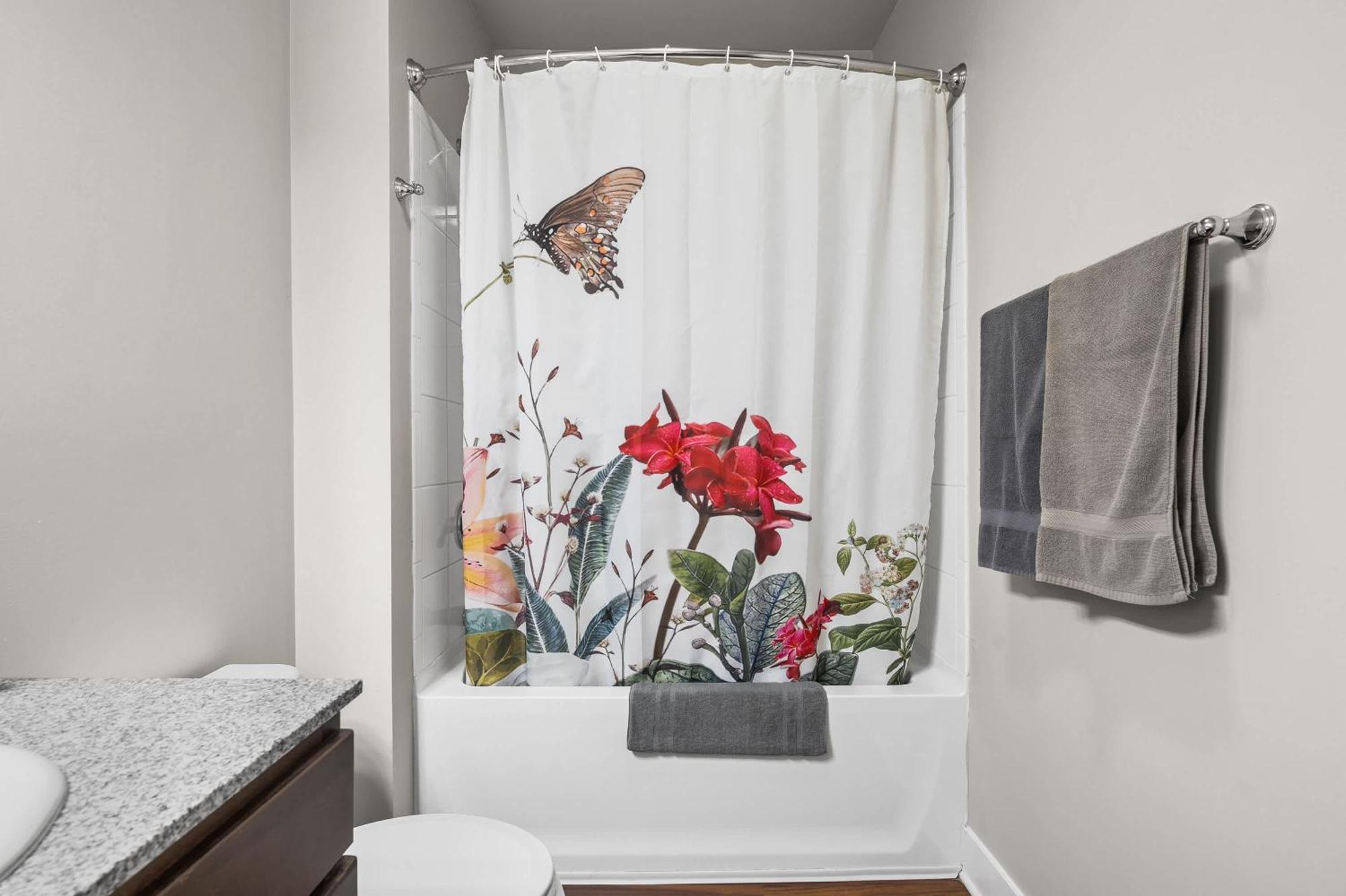Vibrant 2br Corner And Free Parking At Cityway *
