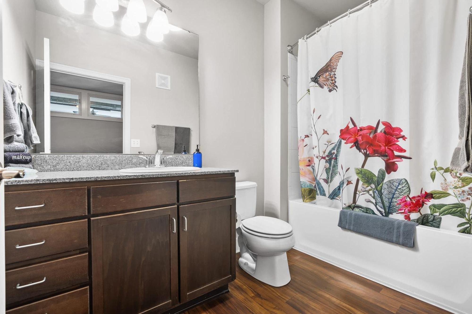 Vibrant 2br Corner And Free Parking At Cityway Apartment