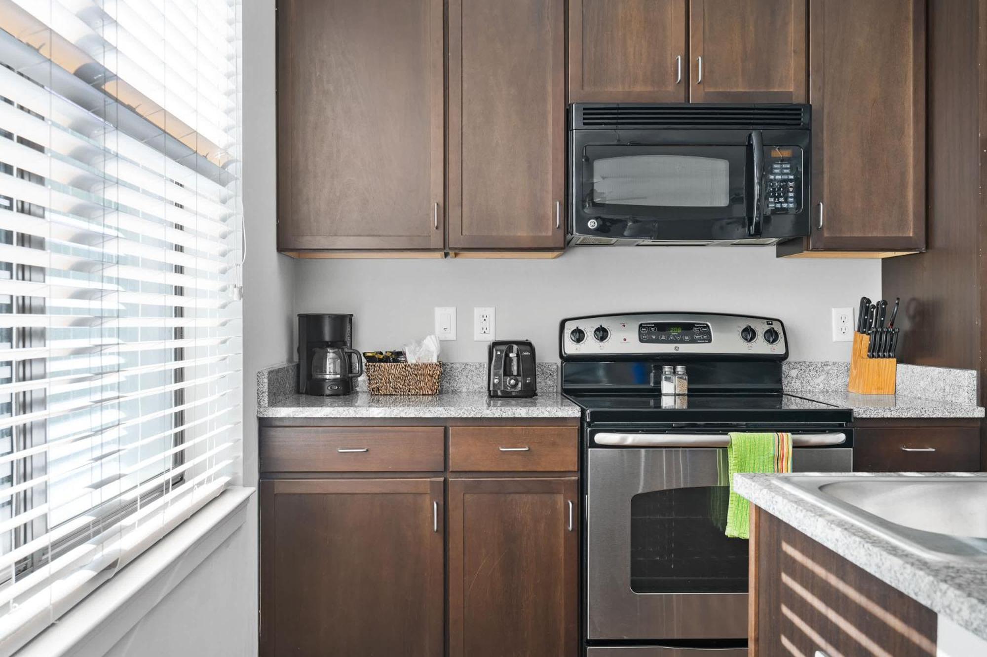 Vibrant 2br Corner And Free Parking At Cityway