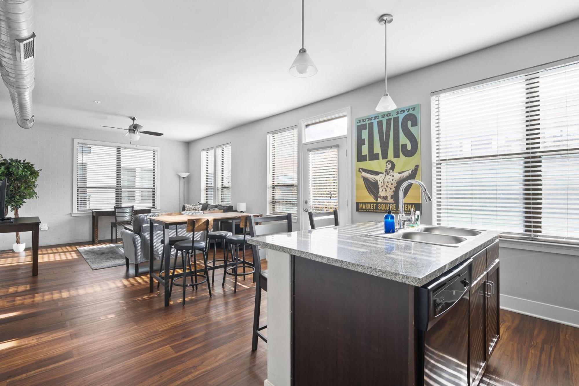Vibrant 2br Corner And Free Parking At Cityway Apartment *