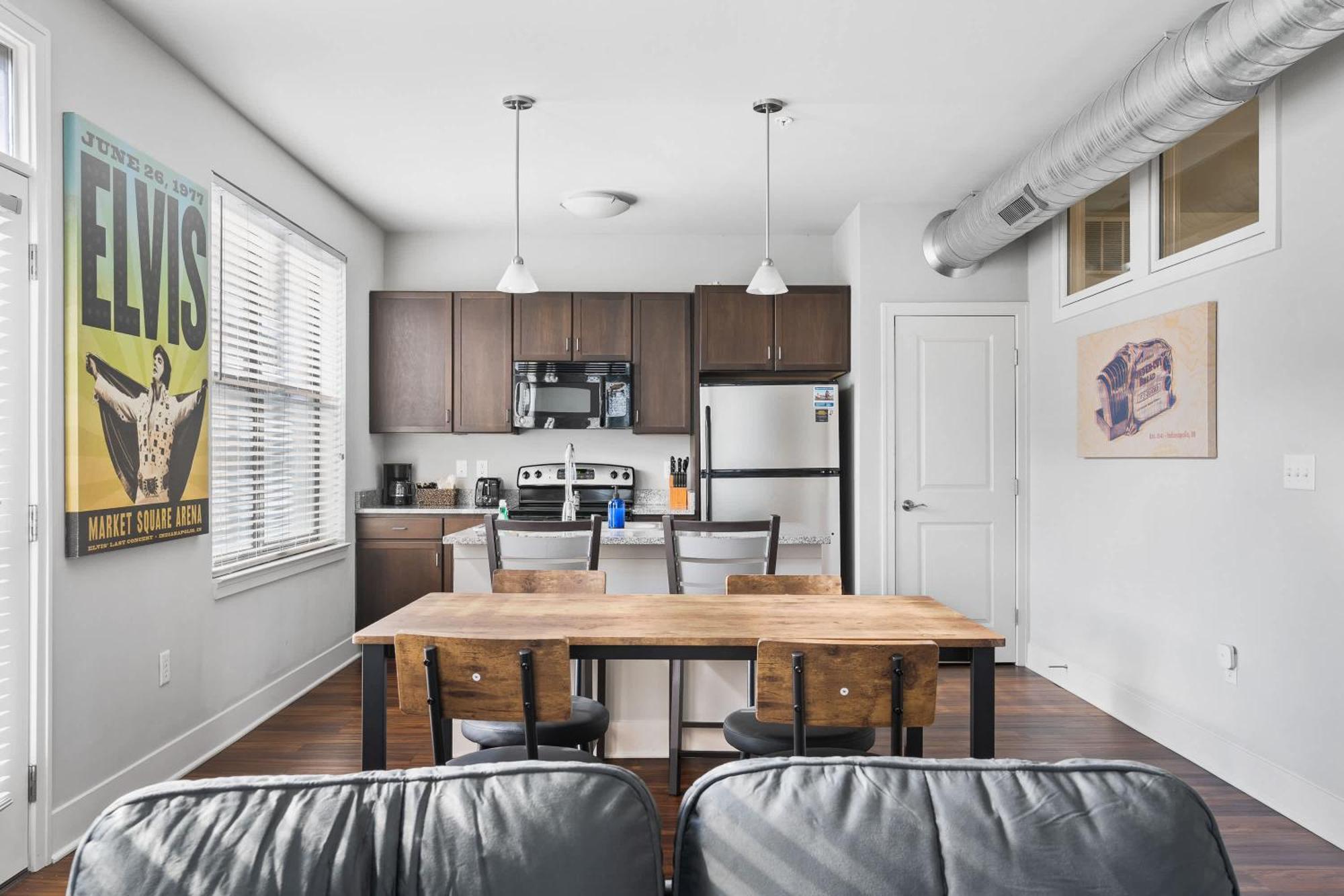 Vibrant 2br Corner And Free Parking At Cityway Indianapolis