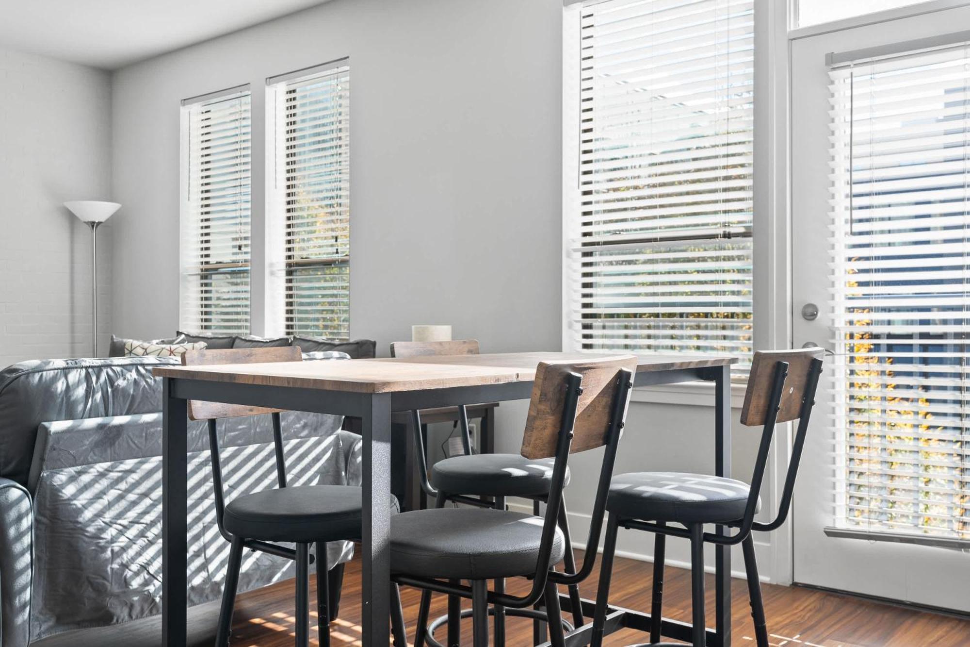Vibrant 2br Corner And Free Parking At Cityway