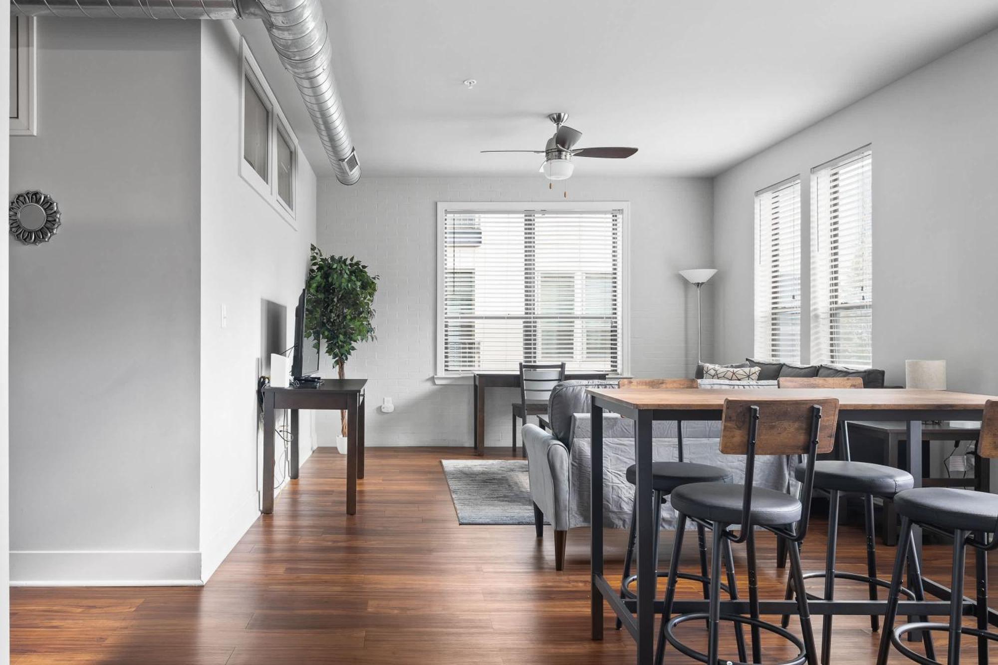 Apartment Vibrant 2br Corner And Free Parking At Cityway