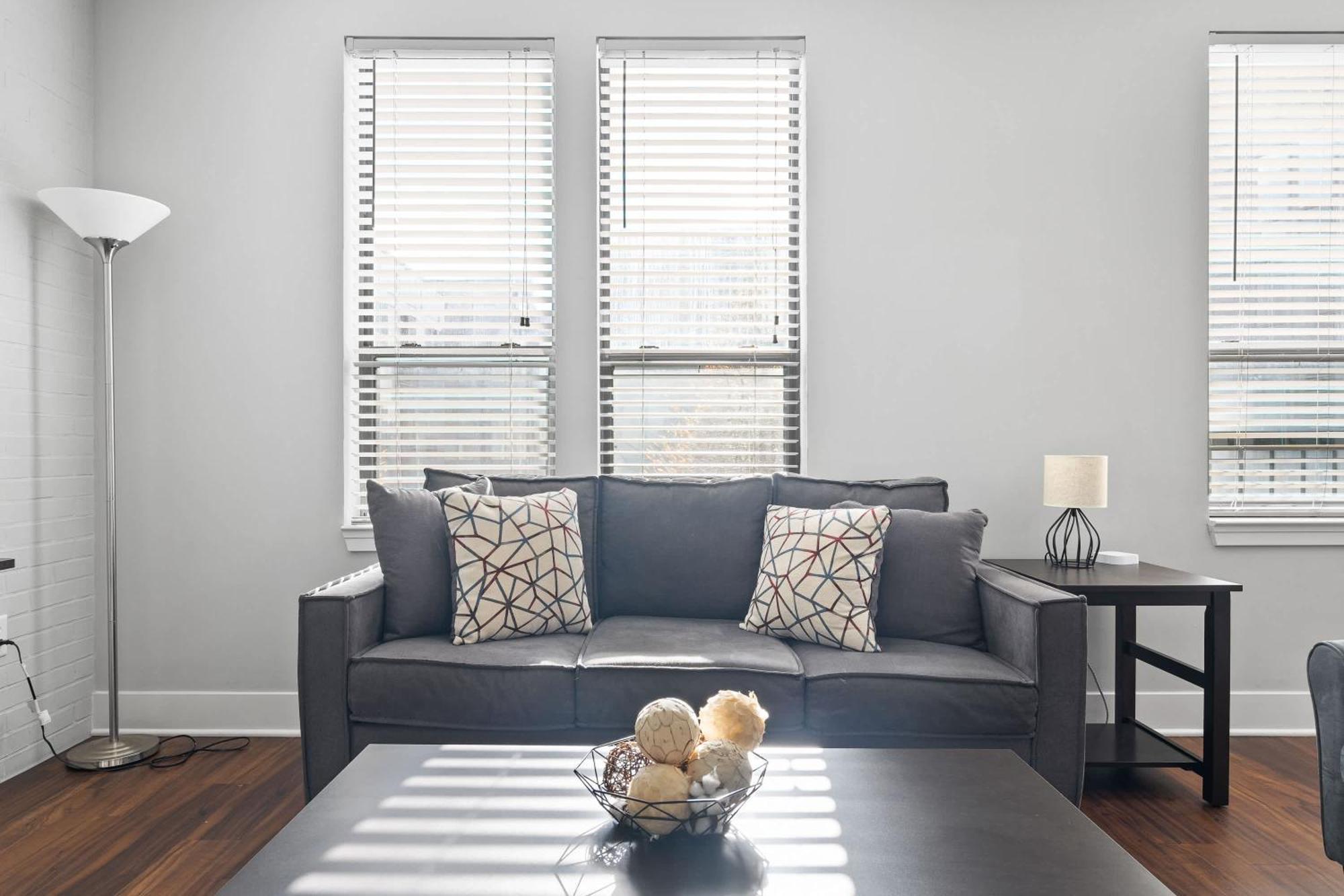 Apartment Vibrant 2br Corner And Free Parking At Cityway *