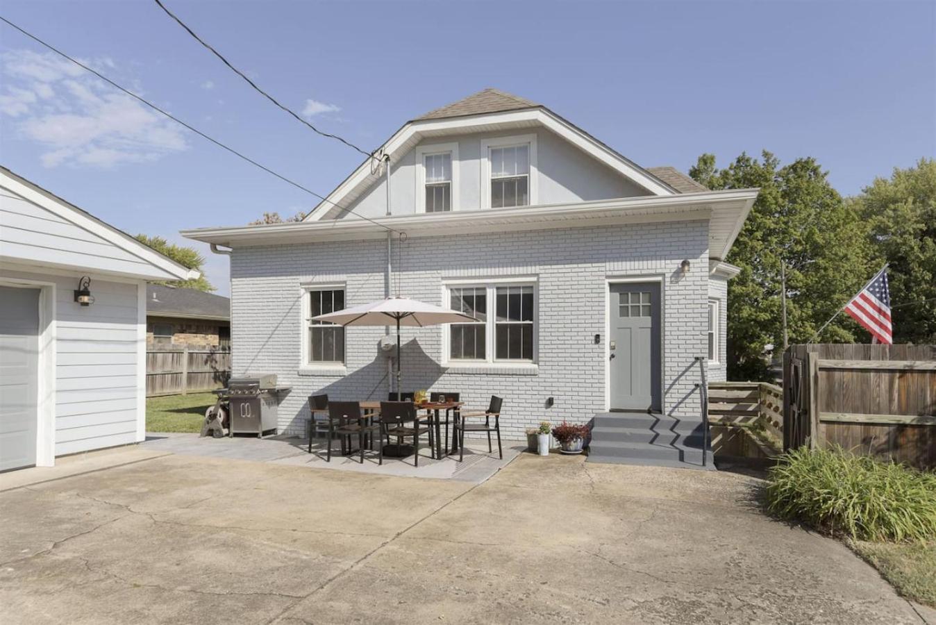 Bates Hendricks Charmer Holiday home *