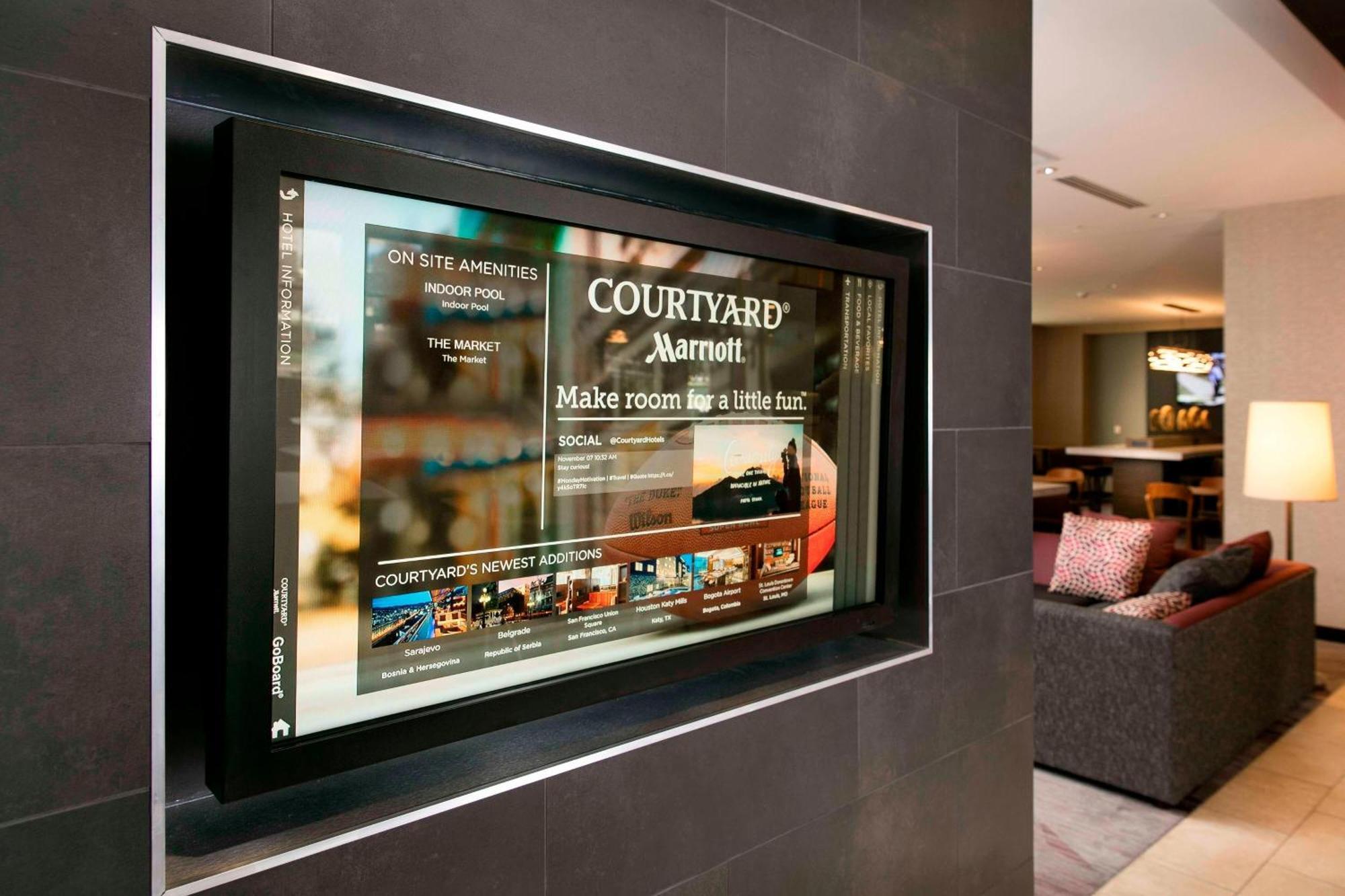 Courtyard Downtown Hotel