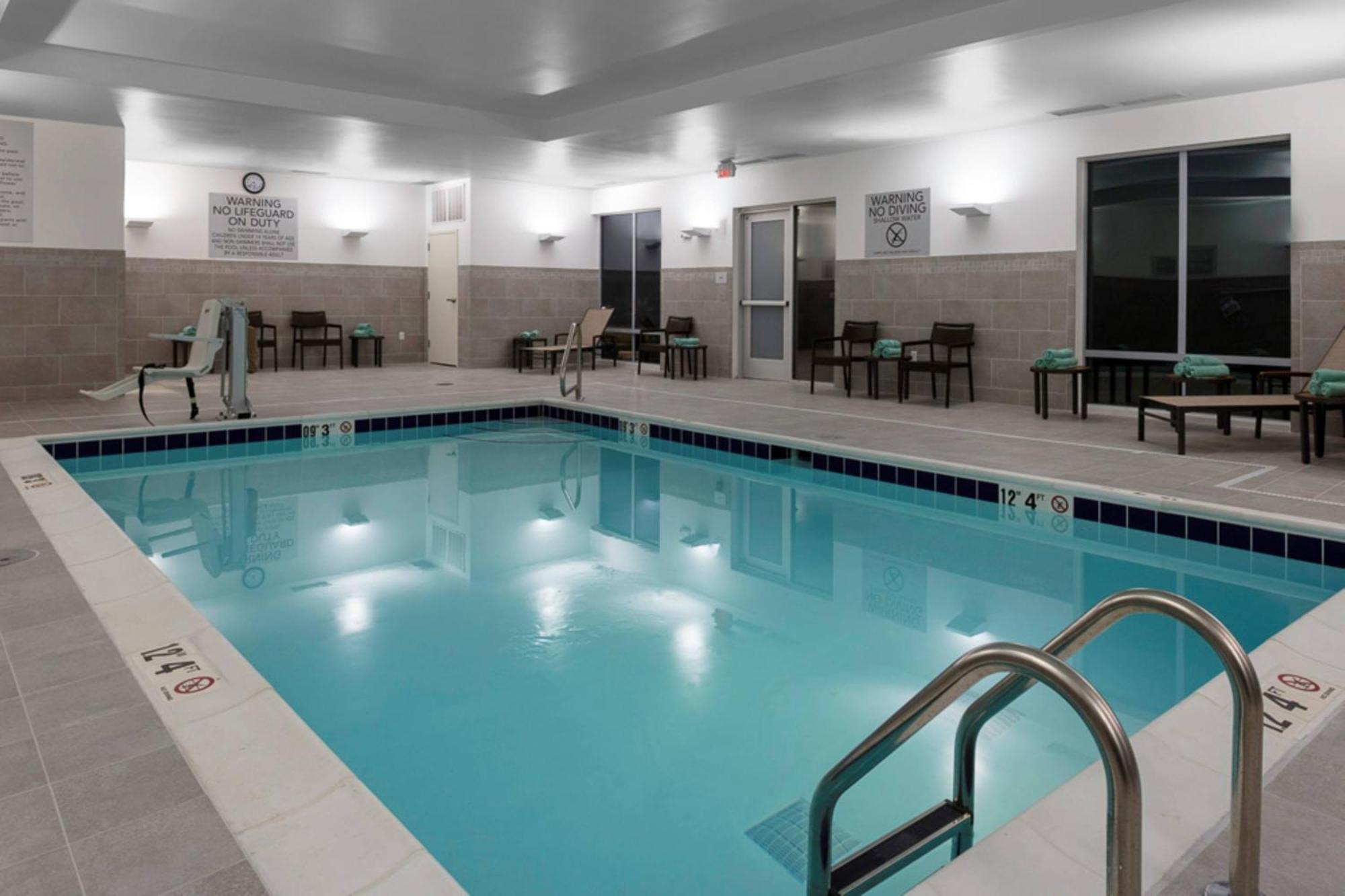 Courtyard By Marriott West-speedway Hotel