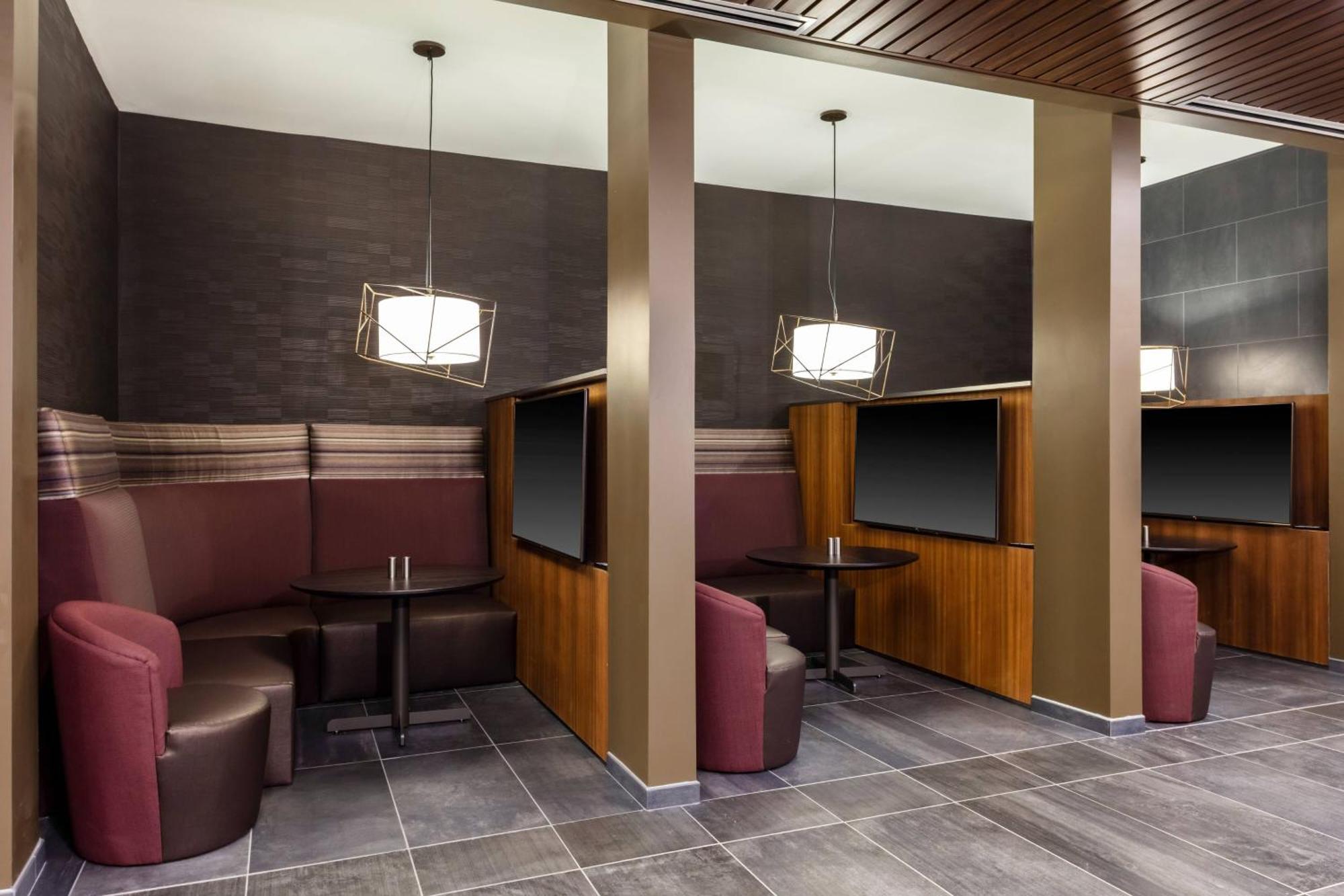Courtyard By Marriott West-speedway Hotel Indianapolis