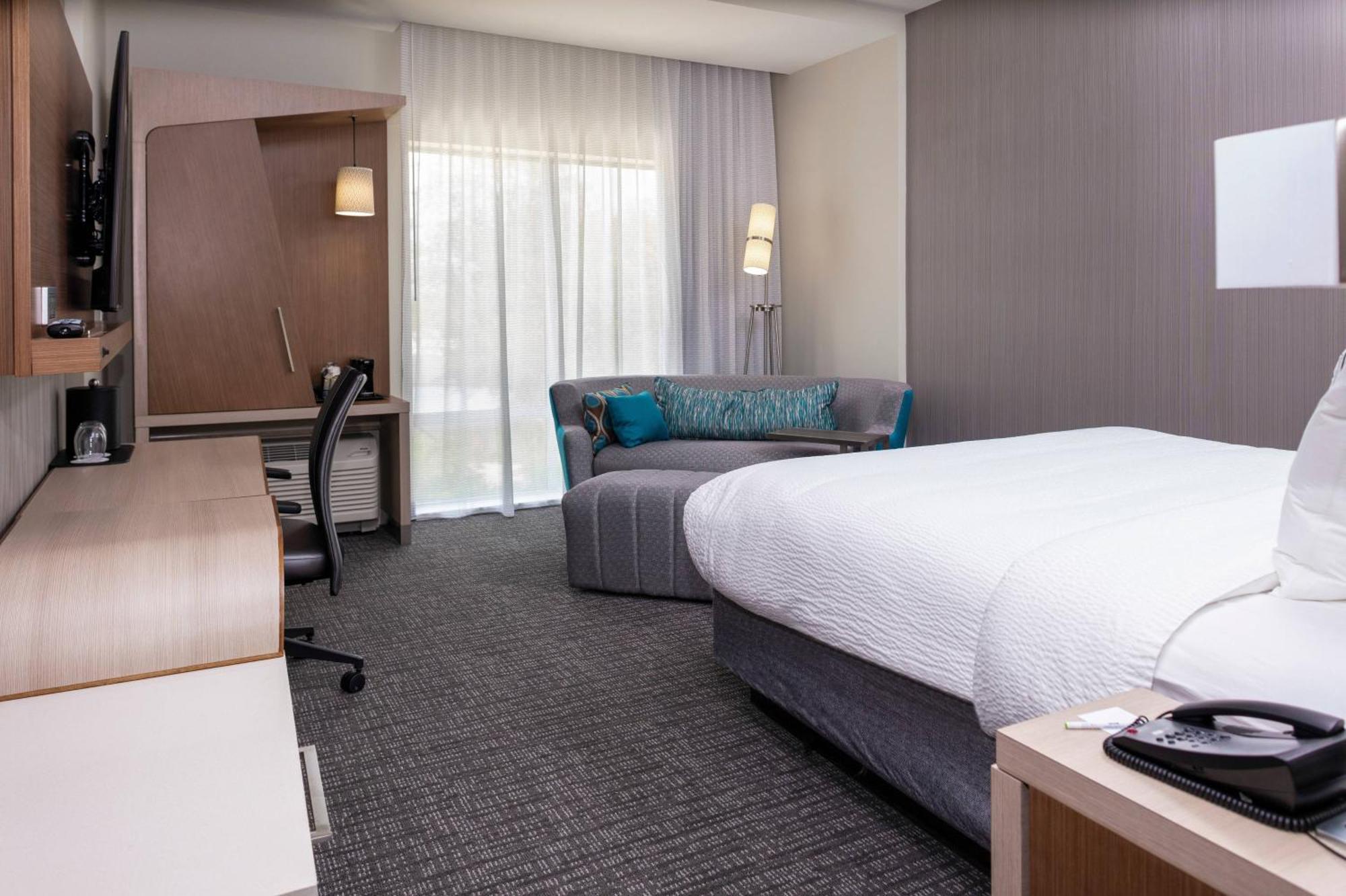 Courtyard By Marriott West-speedway 3*