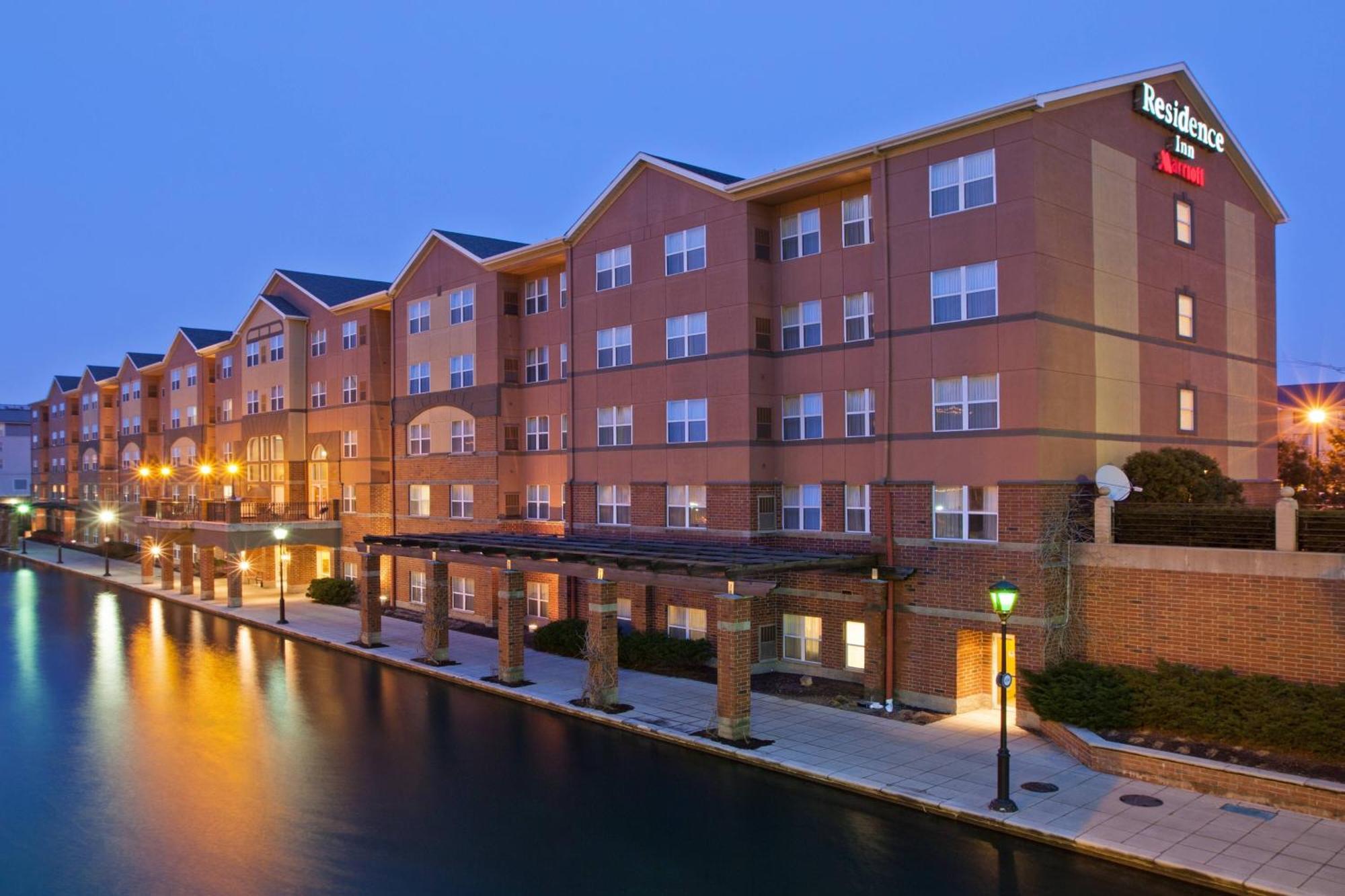 Downtown On The Canal Hotel 3*
