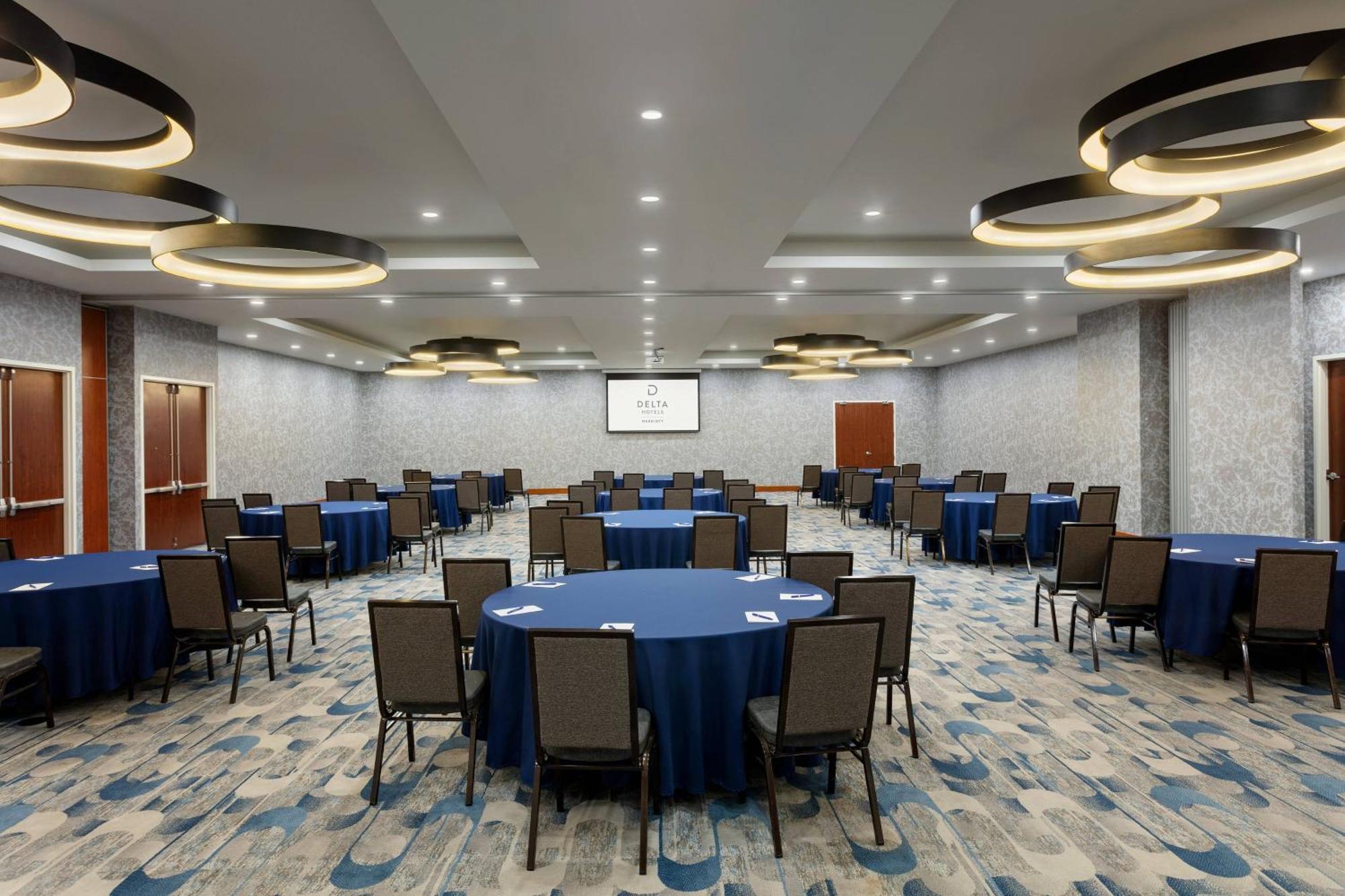 Hotel Delta By Marriott Airport 4*