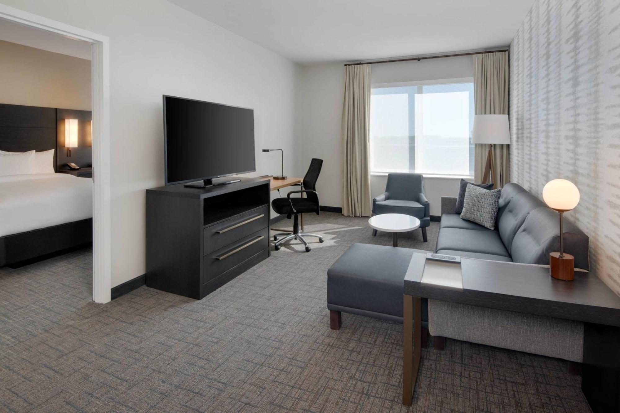 By Marriott Keystone Hotel