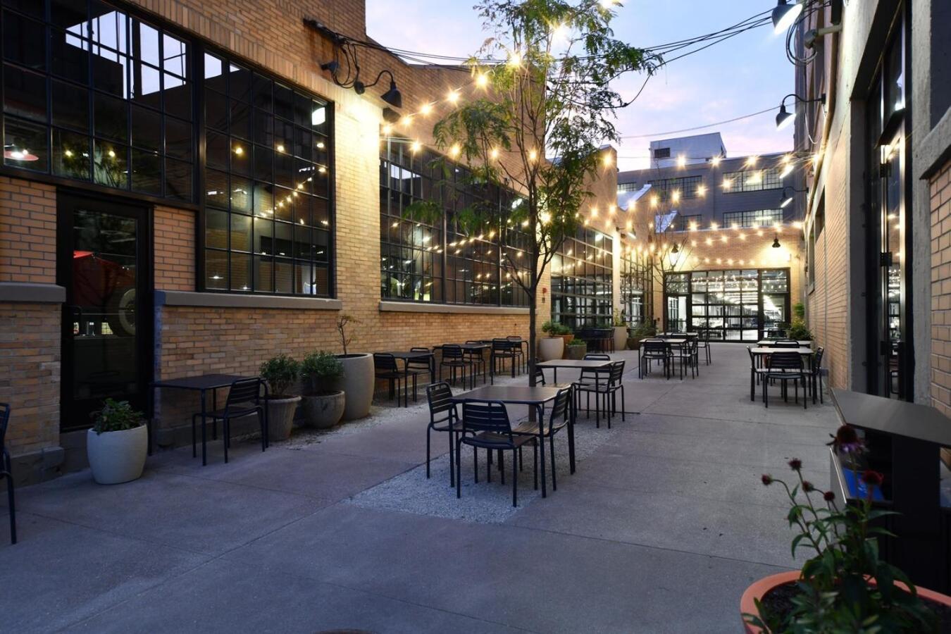 Apartment Free Parking! Downtown Lucas Oil- Conv Center Skywalk #3